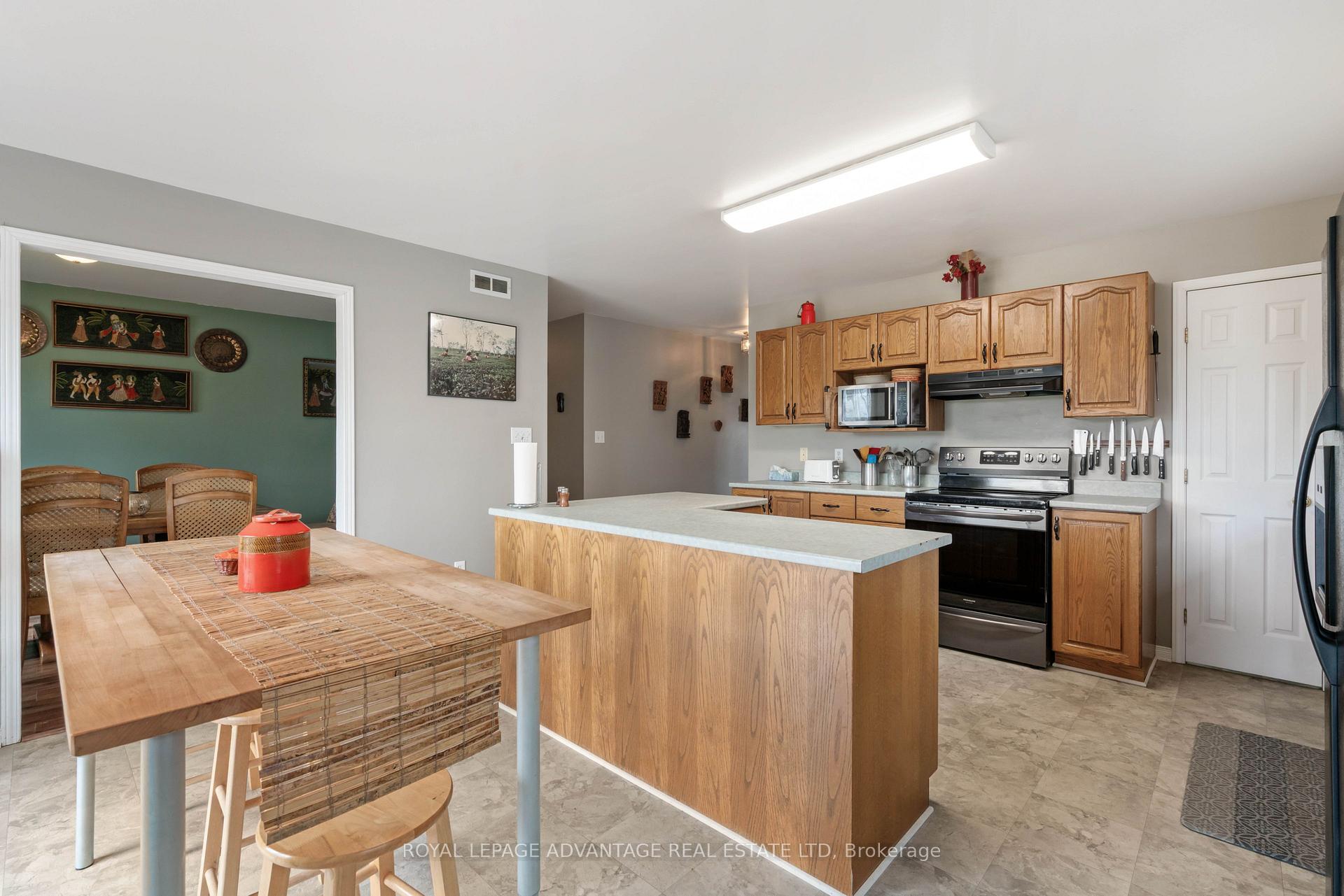 Photo 15 of 264 Glenwood Crescent, Smiths Falls — HOMEH