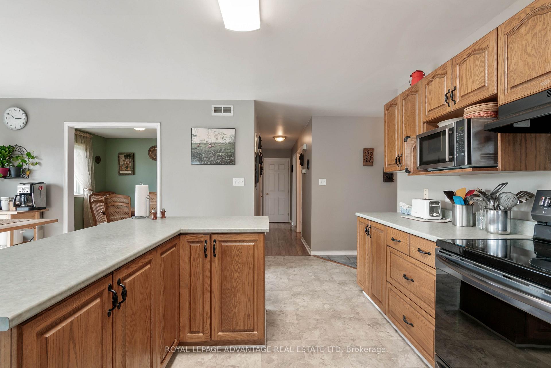 Photo 16 of 264 Glenwood Crescent, Smiths Falls — HOMEH