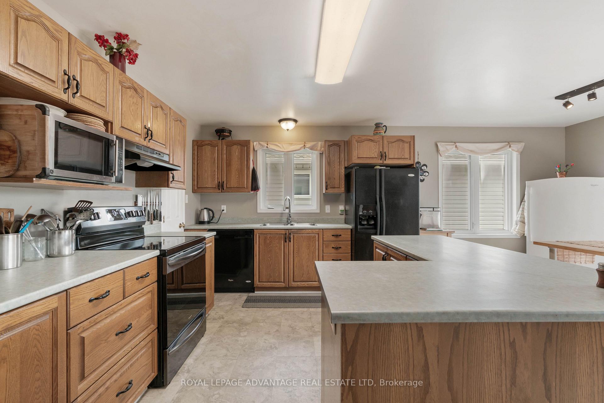 Photo 18 of 264 Glenwood Crescent, Smiths Falls — HOMEH