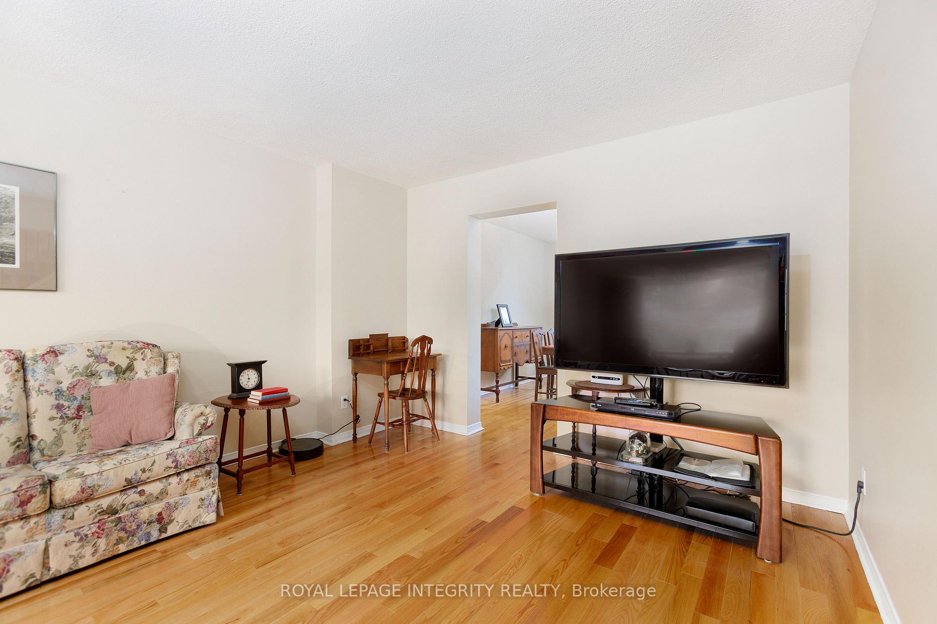 Photo 7 of 11 Higgins Road, Ottawa, Briargreen — HOMEH