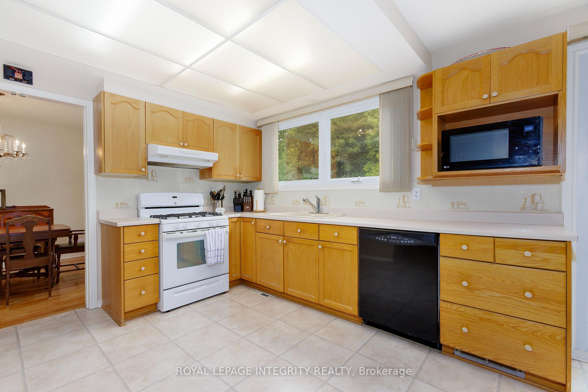 Photo 12 of 11 Higgins Road, Ottawa, Briargreen — HOMEH