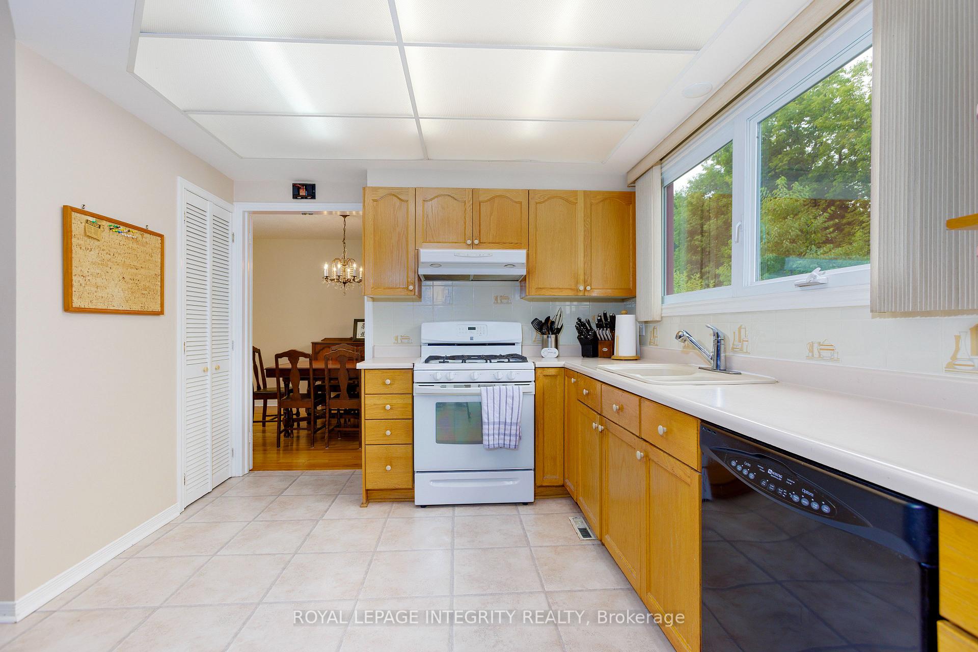 Photo 13 of 11 Higgins Road, Ottawa, Briargreen — HOMEH