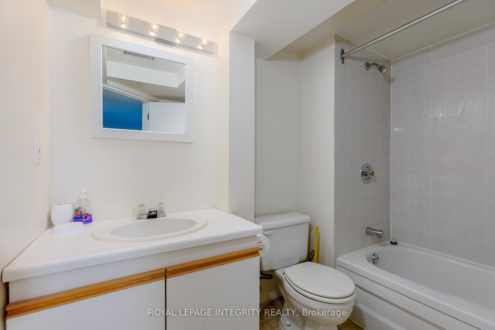 Photo 32 of 11 Higgins Road, Ottawa, Briargreen — HOMEH
