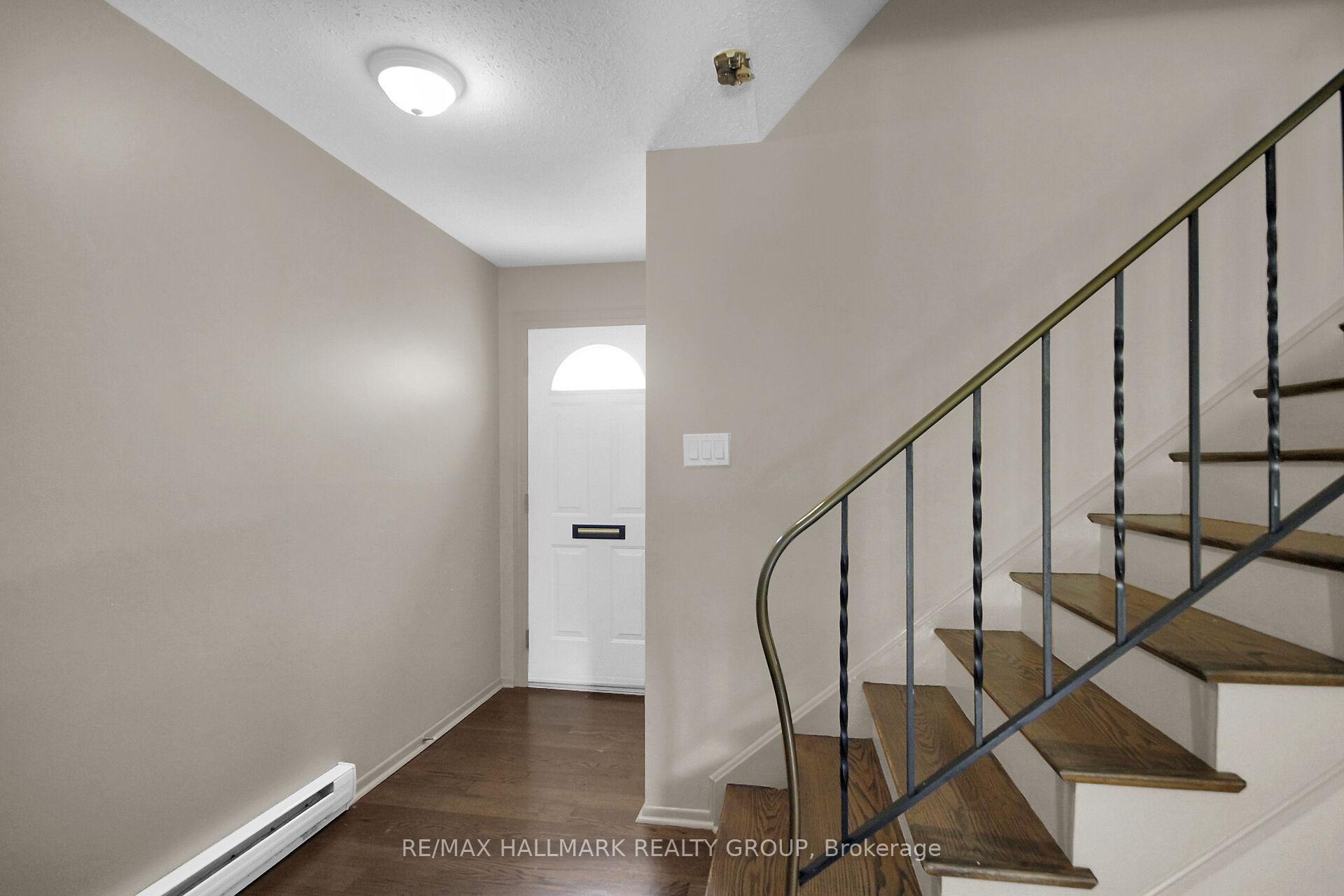 Photo 4 of 41 Grady Crescent, Ottawa, Sheahan Estates/Trend Village — HOMEH