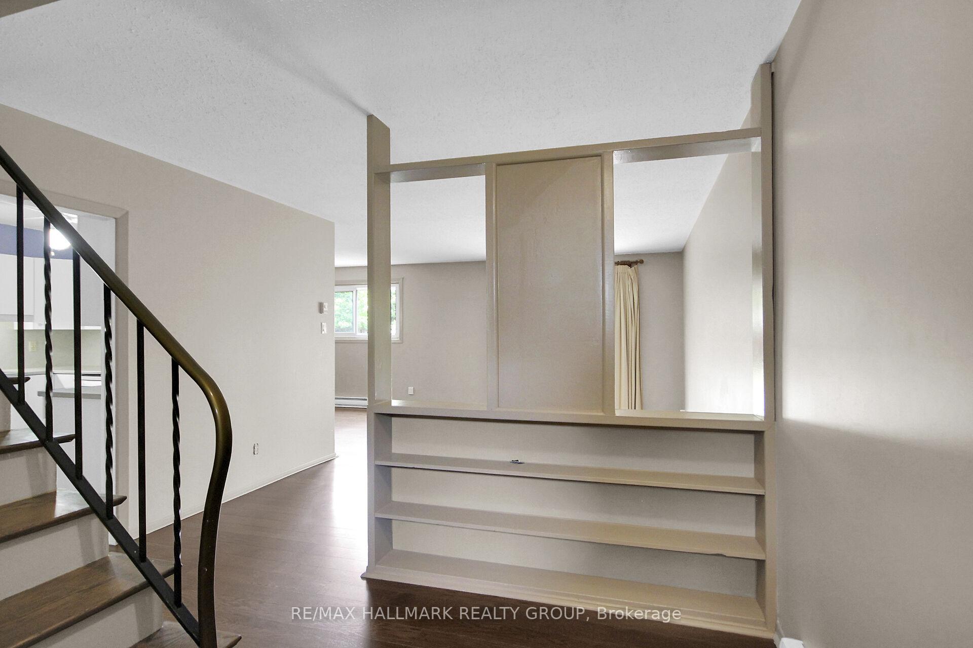 Photo 5 of 41 Grady Crescent, Ottawa, Sheahan Estates/Trend Village — HOMEH