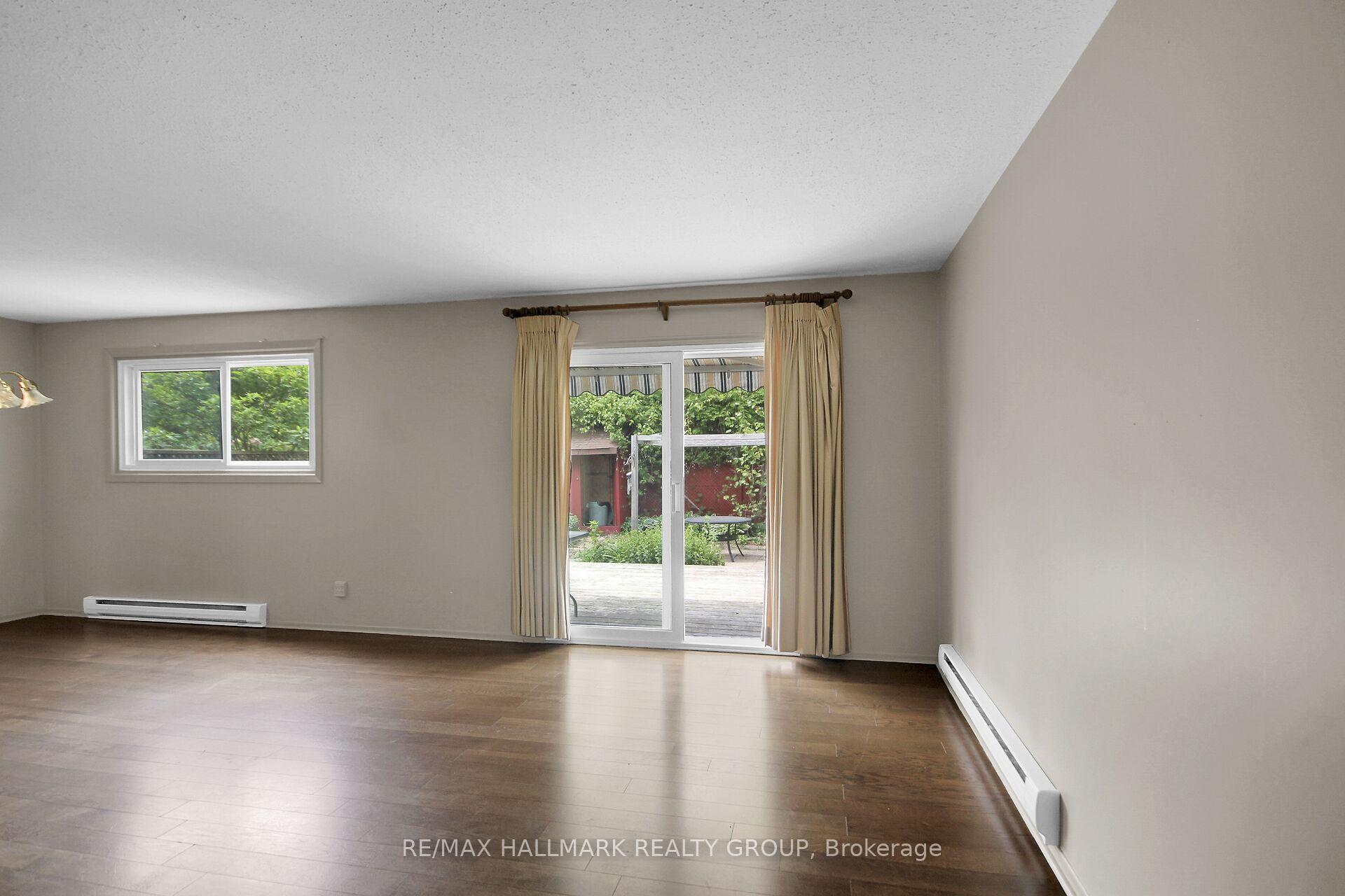 Photo 6 of 41 Grady Crescent, Ottawa, Sheahan Estates/Trend Village — HOMEH