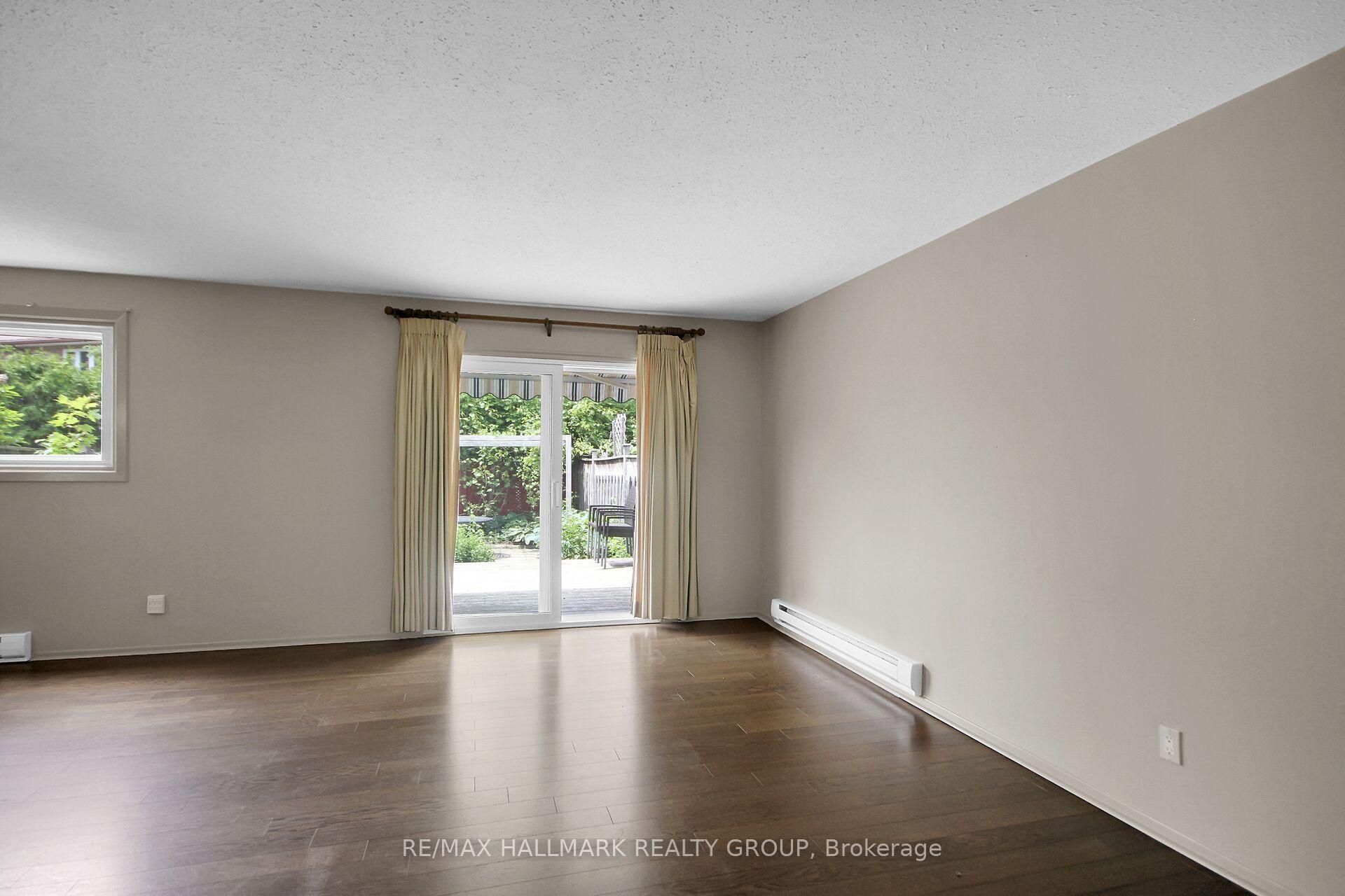 Photo 7 of 41 Grady Crescent, Ottawa, Sheahan Estates/Trend Village — HOMEH
