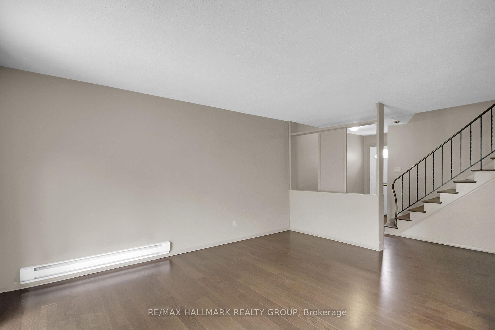 Photo 9 of 41 Grady Crescent, Ottawa, Sheahan Estates/Trend Village — HOMEH