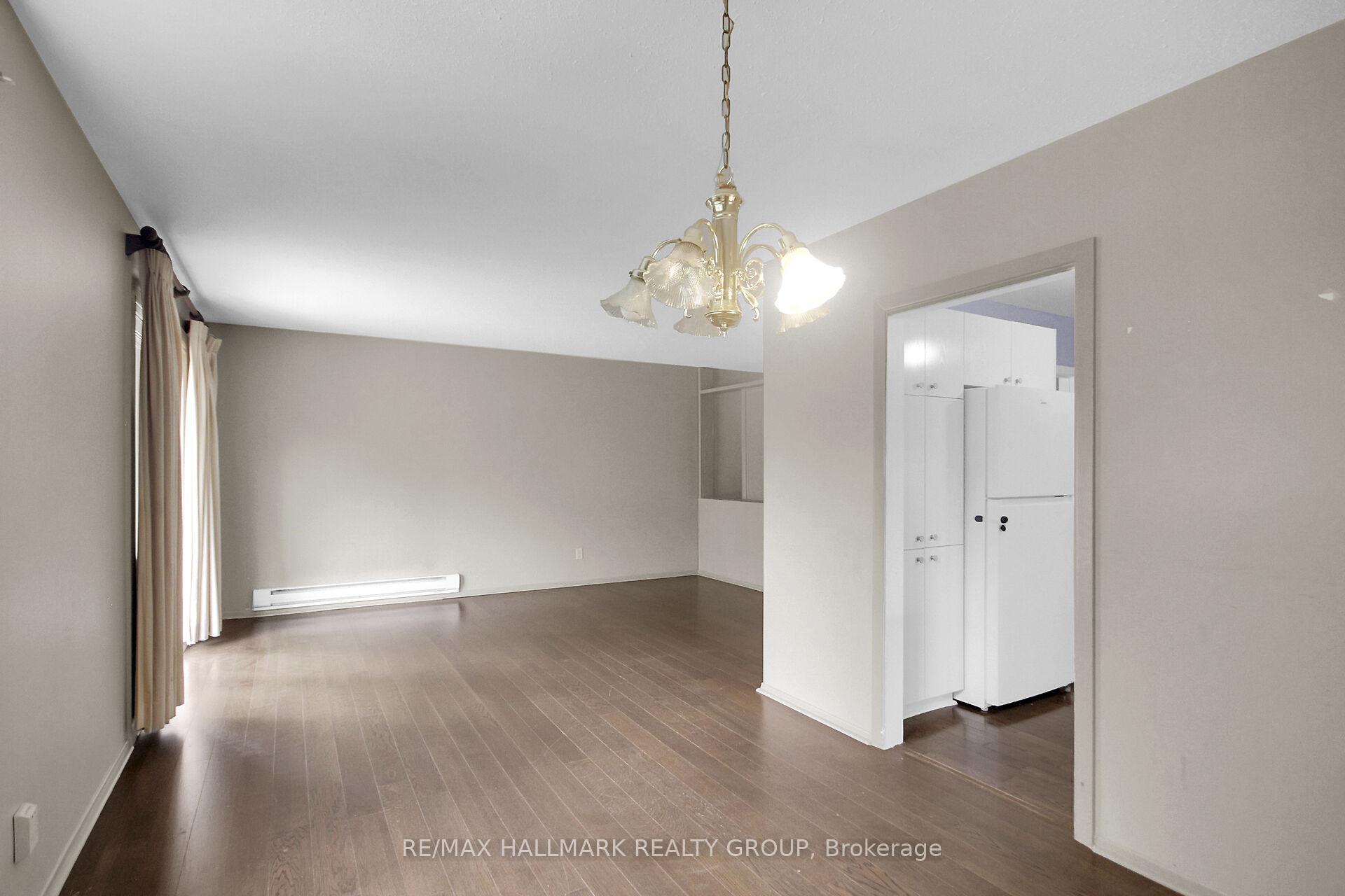 Photo 11 of 41 Grady Crescent, Ottawa, Sheahan Estates/Trend Village — HOMEH