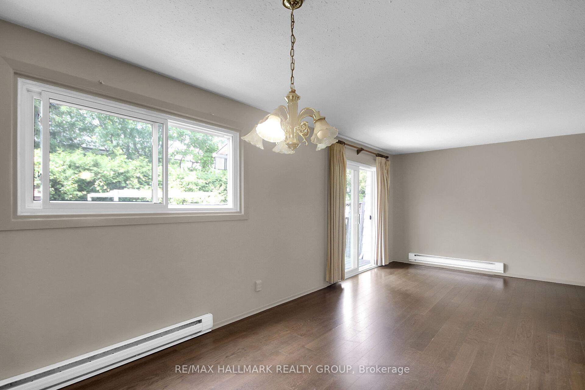 Photo 12 of 41 Grady Crescent, Ottawa, Sheahan Estates/Trend Village — HOMEH
