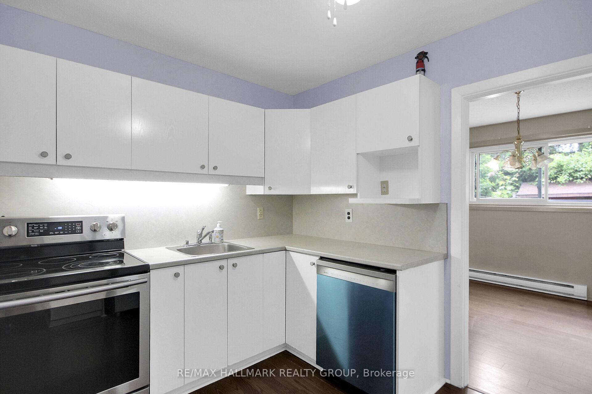 Photo 16 of 41 Grady Crescent, Ottawa, Sheahan Estates/Trend Village — HOMEH