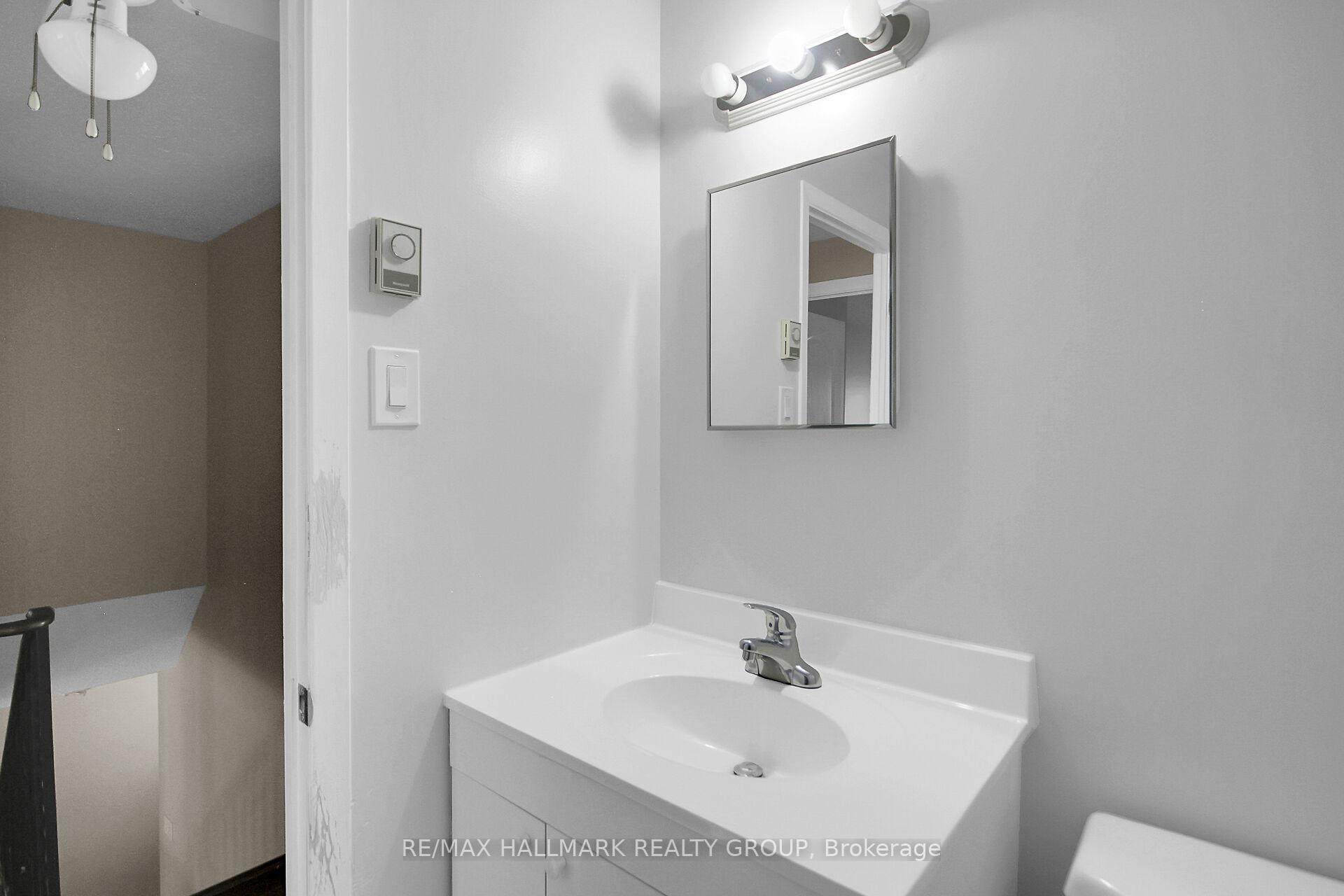 Photo 34 of 41 Grady Crescent, Ottawa, Sheahan Estates/Trend Village — HOMEH