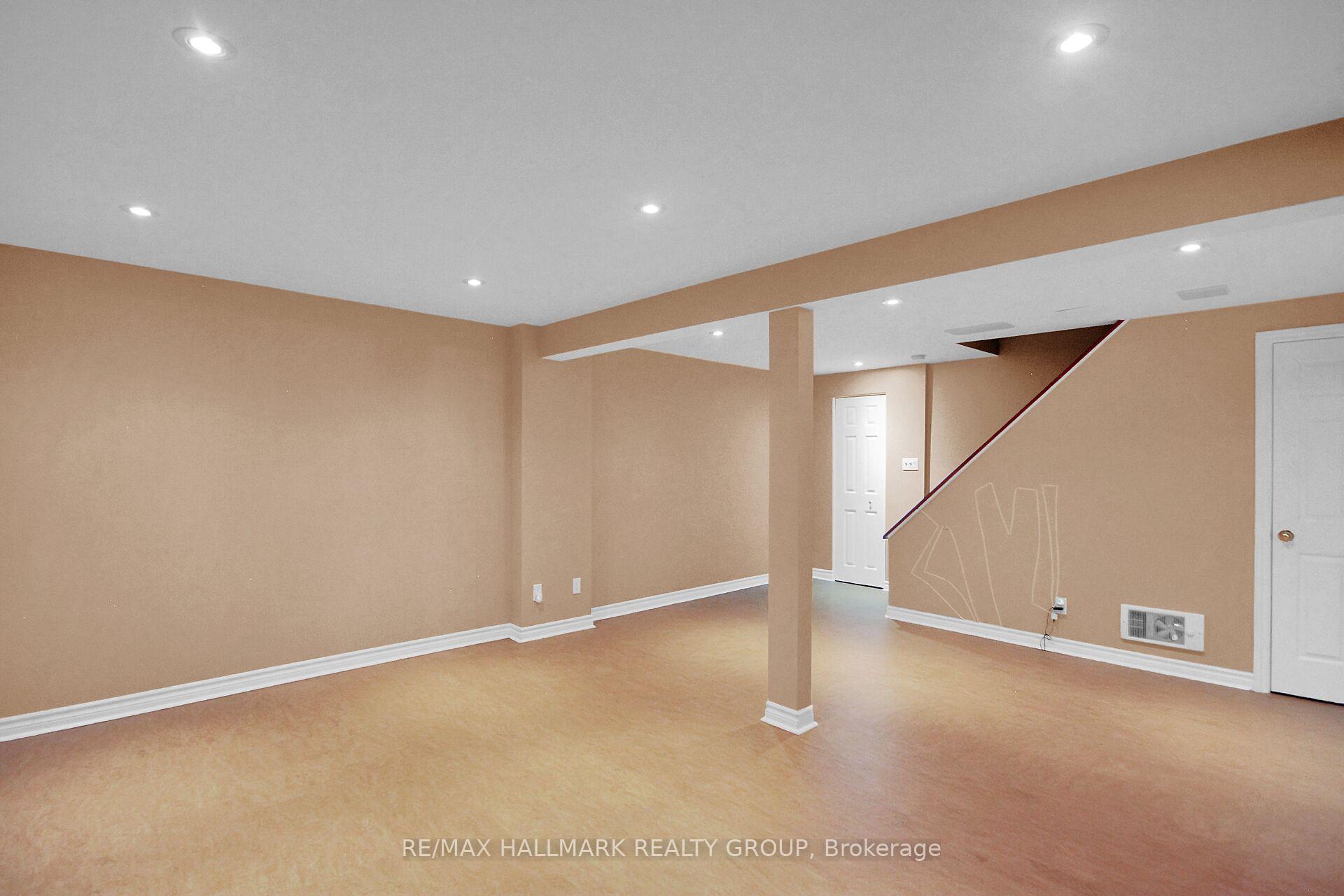 Photo 35 of 41 Grady Crescent, Ottawa, Sheahan Estates/Trend Village — HOMEH