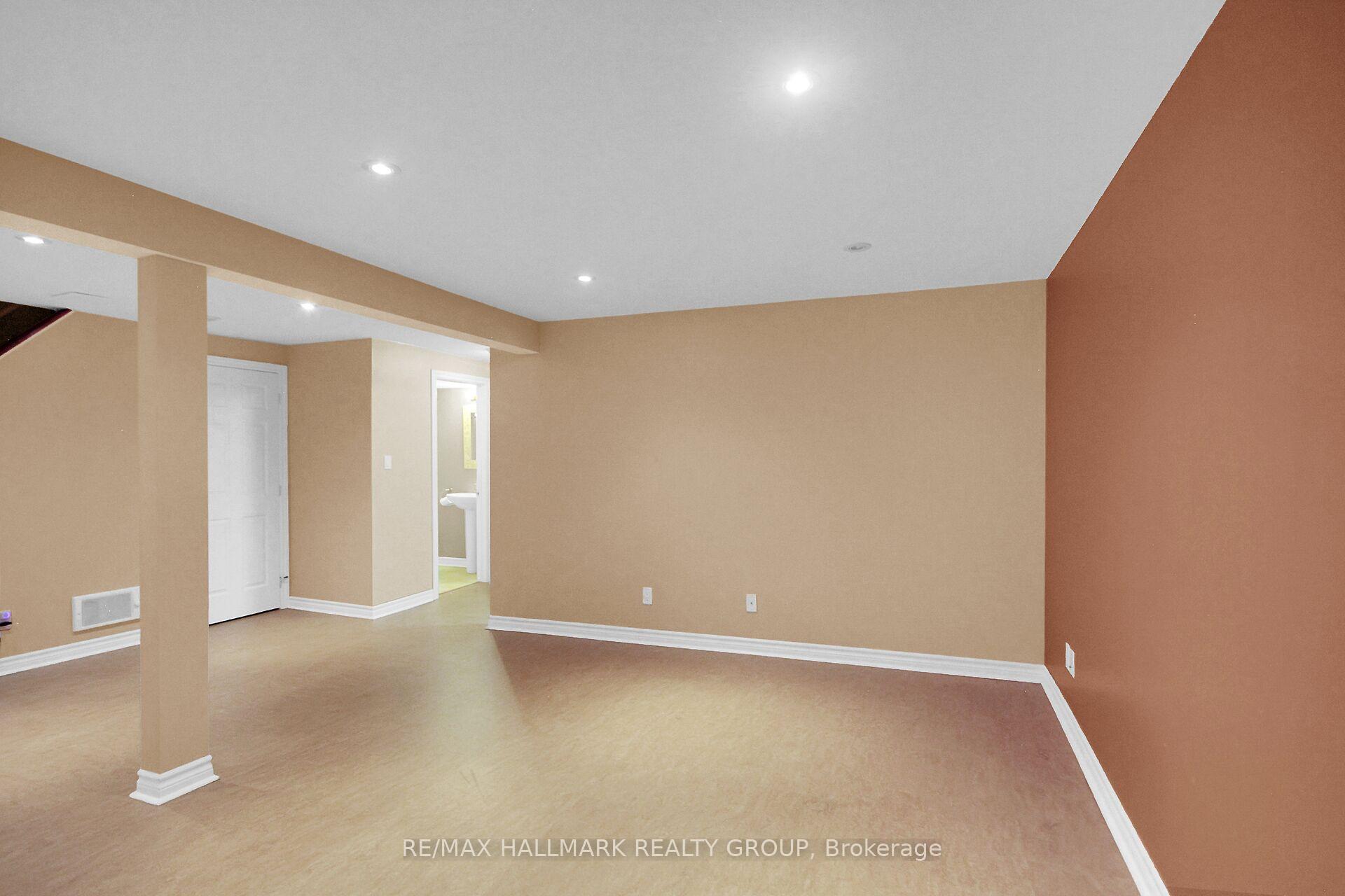 Photo 36 of 41 Grady Crescent, Ottawa, Sheahan Estates/Trend Village — HOMEH