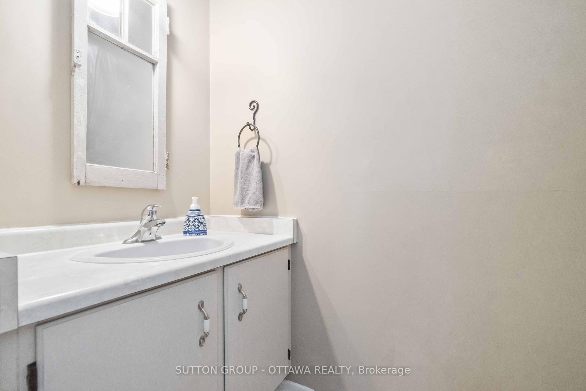 Photo 6 of 68 Elvaston Avenue, Ottawa, Craig Henry/Woodvale — HOMEH
