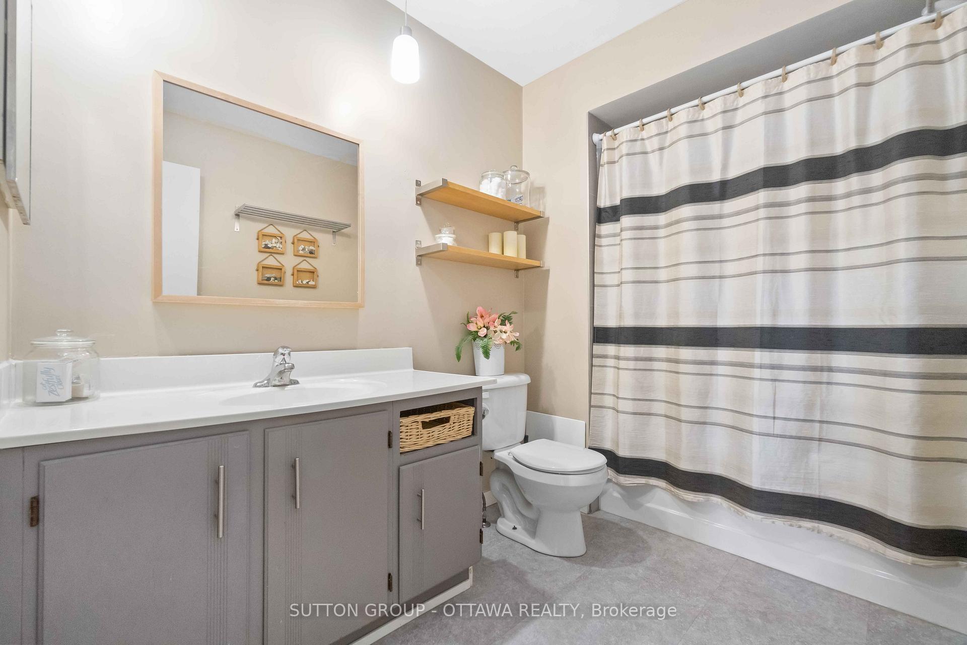 Photo 15 of 68 Elvaston Avenue, Ottawa, Craig Henry/Woodvale — HOMEH