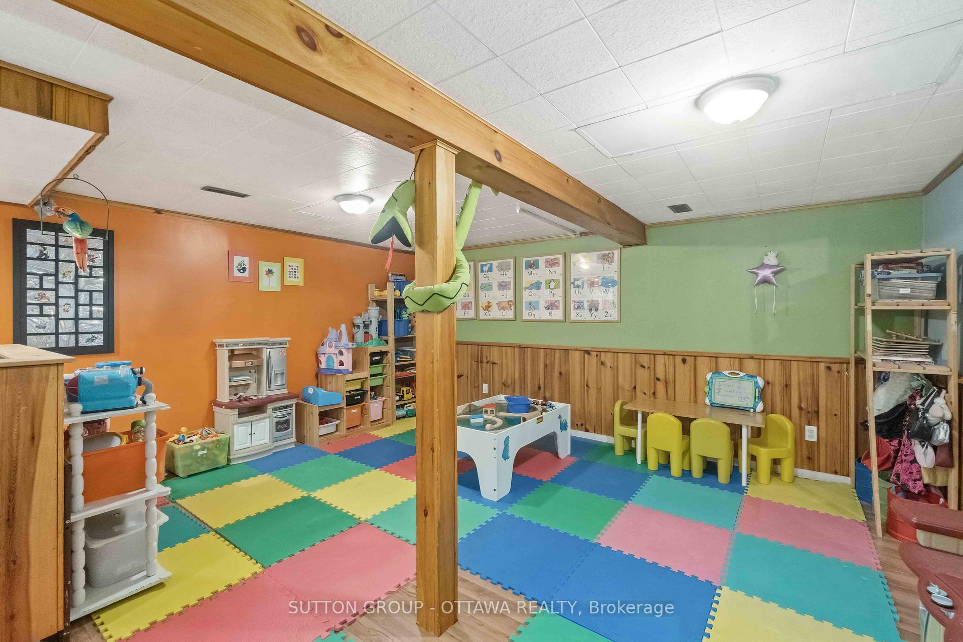 Photo 22 of 68 Elvaston Avenue, Ottawa, Craig Henry/Woodvale — HOMEH
