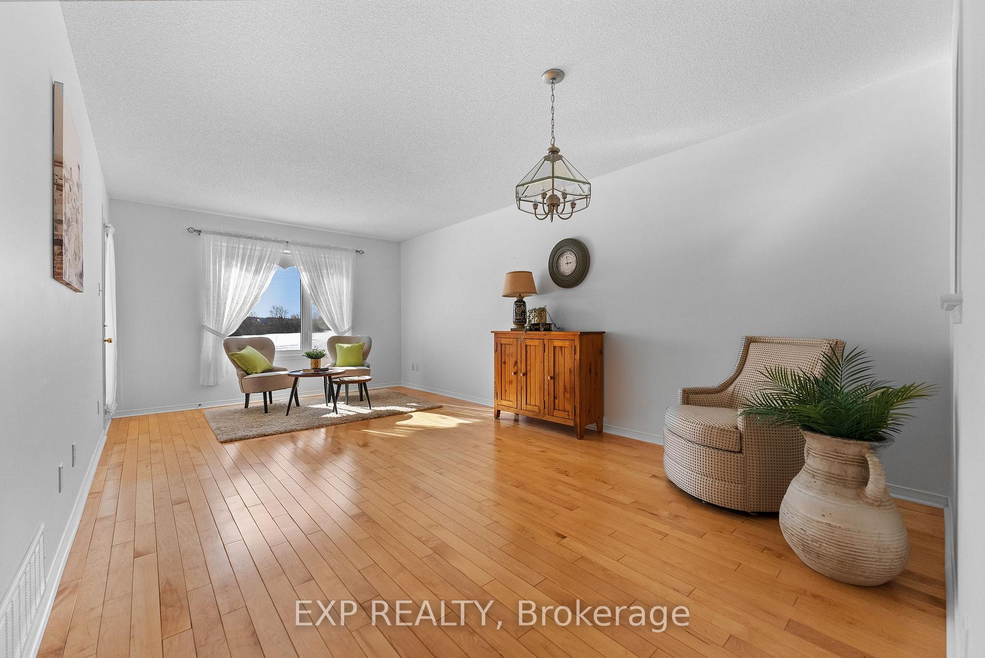 Photo 11 of 840 Eighth Street, Renfrew — HOMEH