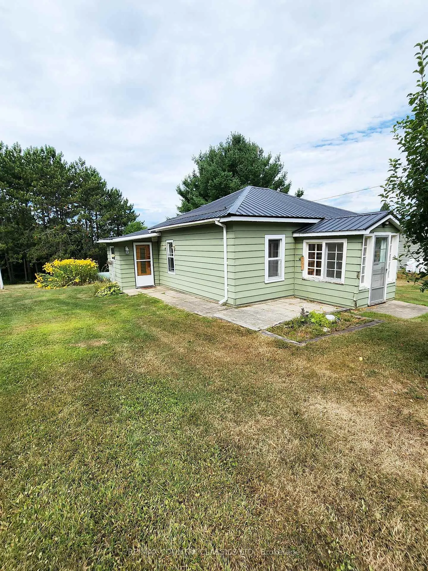 Photo 2 of 94 Paradise Road, South Algonquin — HOMEH