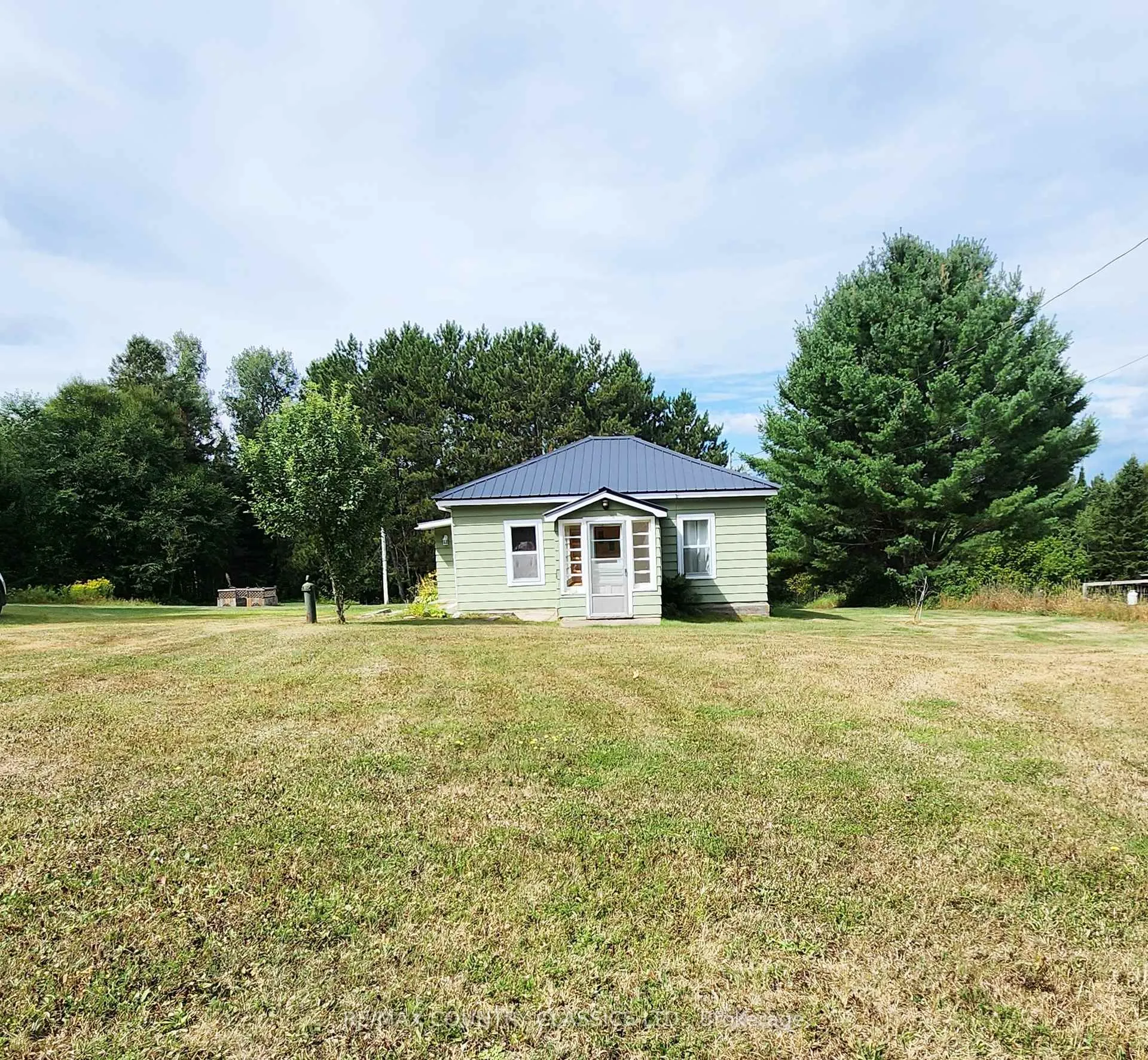 Photo 3 of 94 Paradise Road, South Algonquin — HOMEH