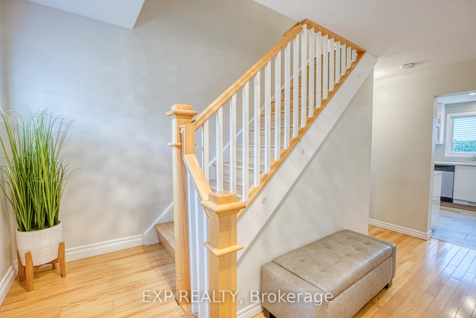 Photo 3 of 33 Elvaston Avenue, Ottawa, Craig Henry/Woodvale — HOMEH