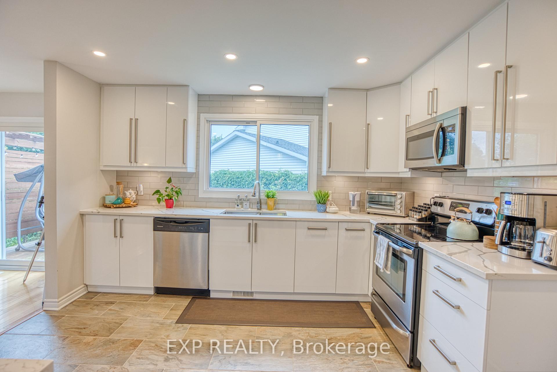 Photo 4 of 33 Elvaston Avenue, Ottawa, Craig Henry/Woodvale — HOMEH