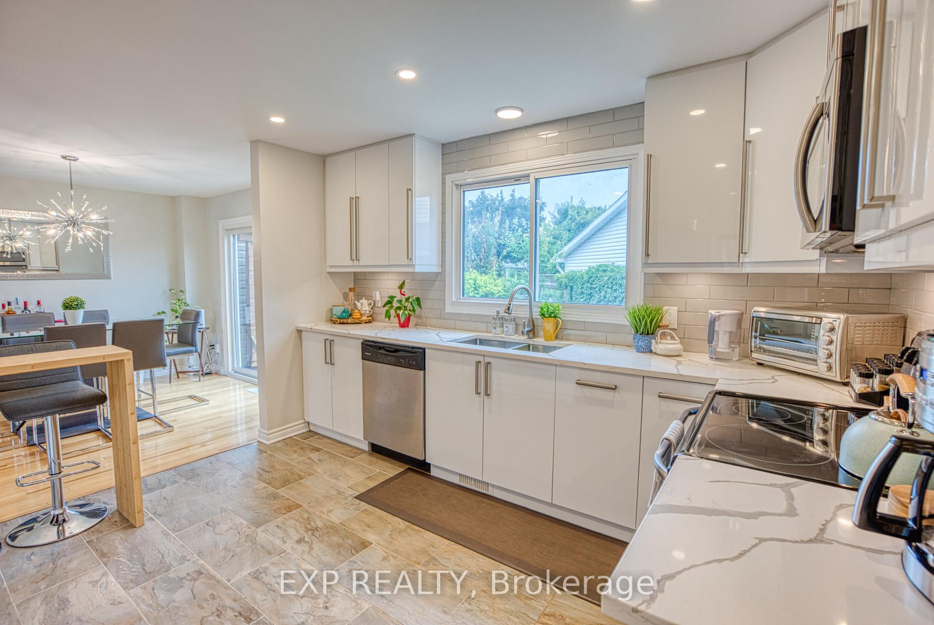 Photo 5 of 33 Elvaston Avenue, Ottawa, Craig Henry/Woodvale — HOMEH