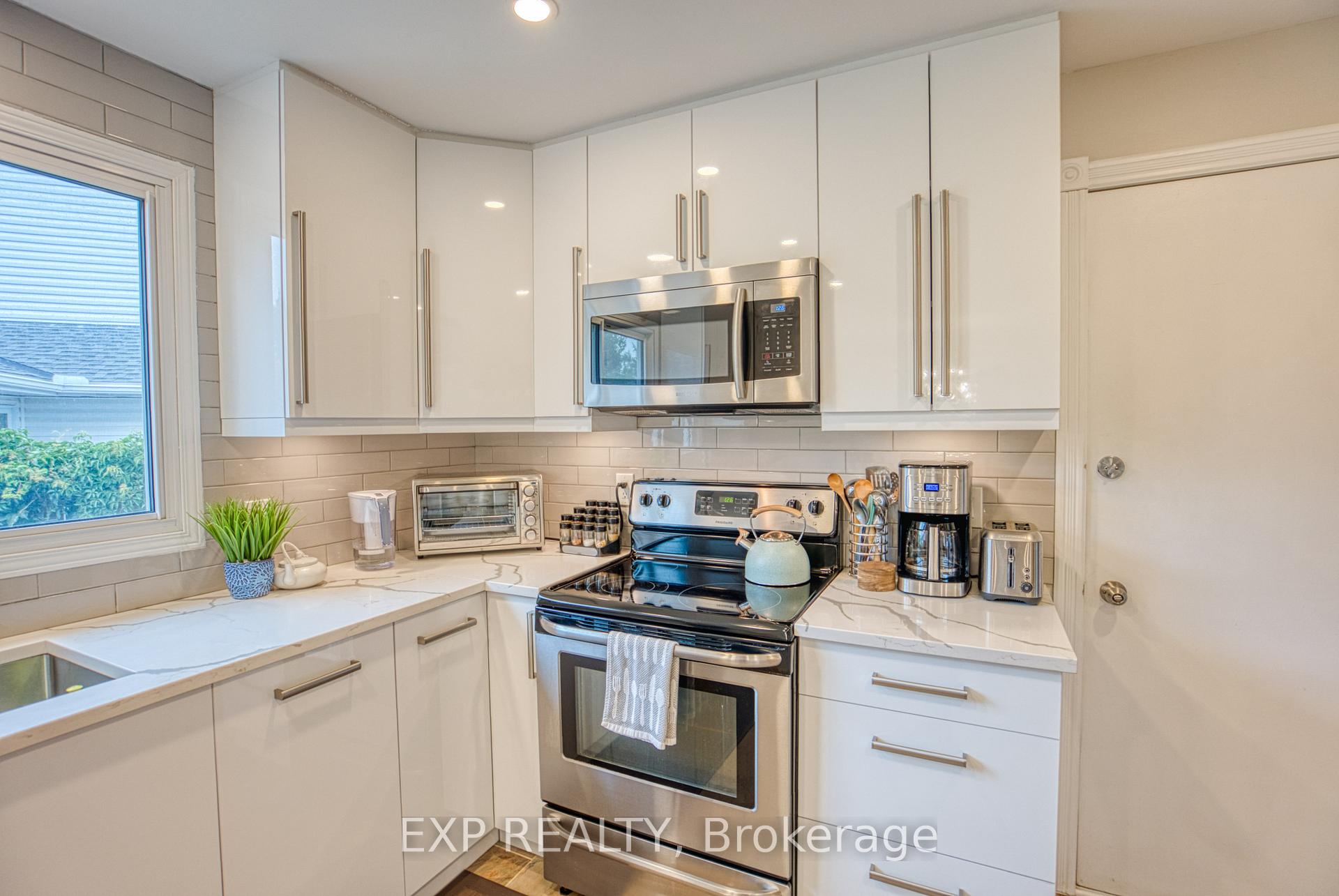 Photo 8 of 33 Elvaston Avenue, Ottawa, Craig Henry/Woodvale — HOMEH