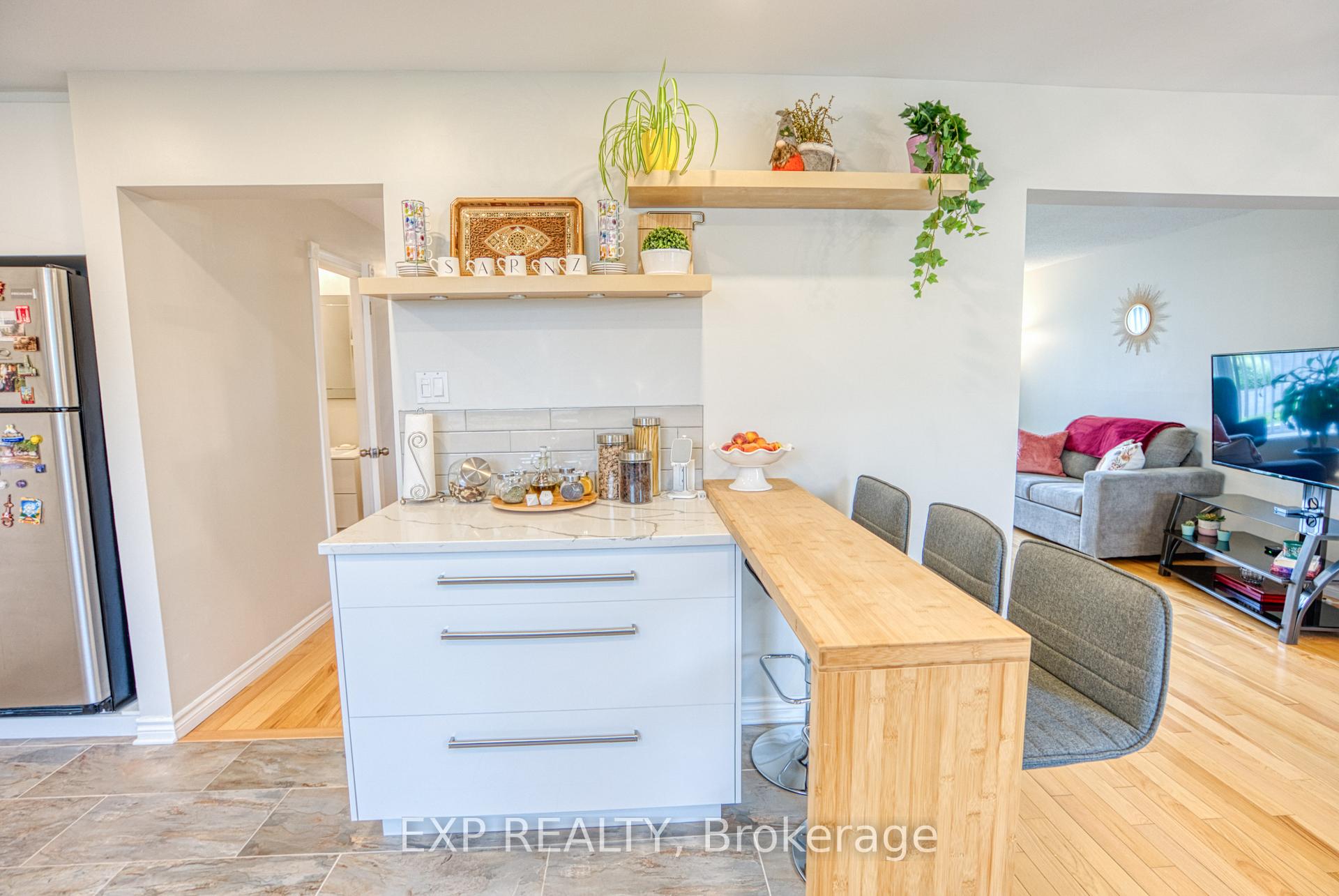Photo 11 of 33 Elvaston Avenue, Ottawa, Craig Henry/Woodvale — HOMEH