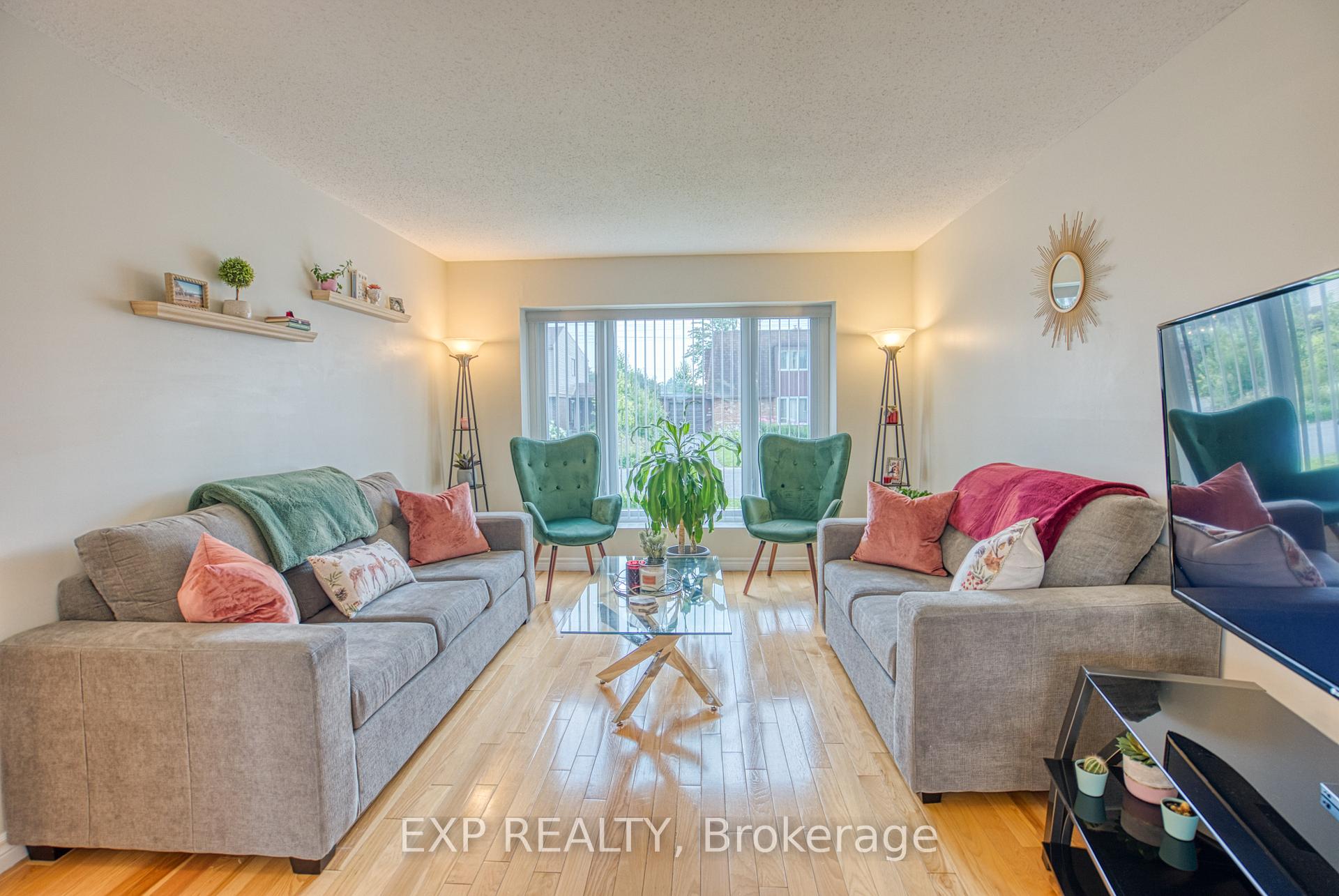 Photo 18 of 33 Elvaston Avenue, Ottawa, Craig Henry/Woodvale — HOMEH
