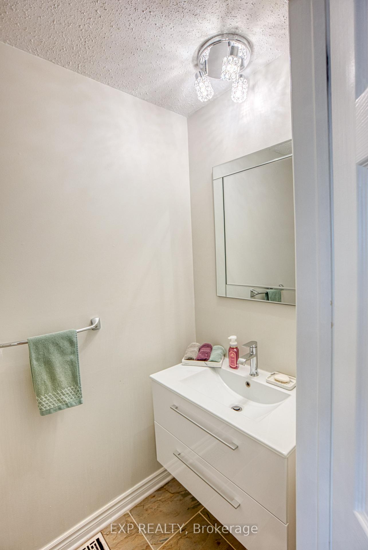 Photo 23 of 33 Elvaston Avenue, Ottawa, Craig Henry/Woodvale — HOMEH