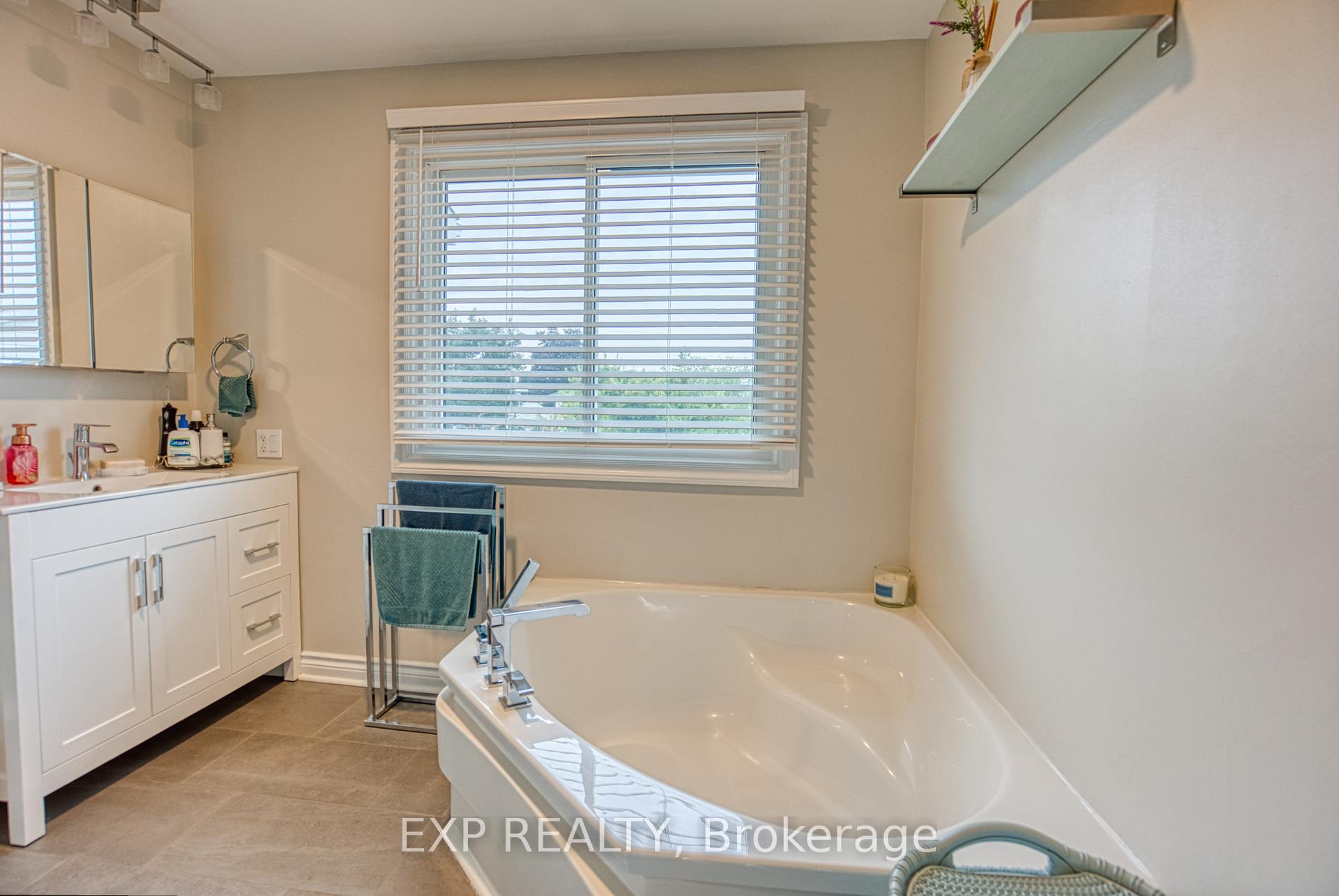 Photo 35 of 33 Elvaston Avenue, Ottawa, Craig Henry/Woodvale — HOMEH