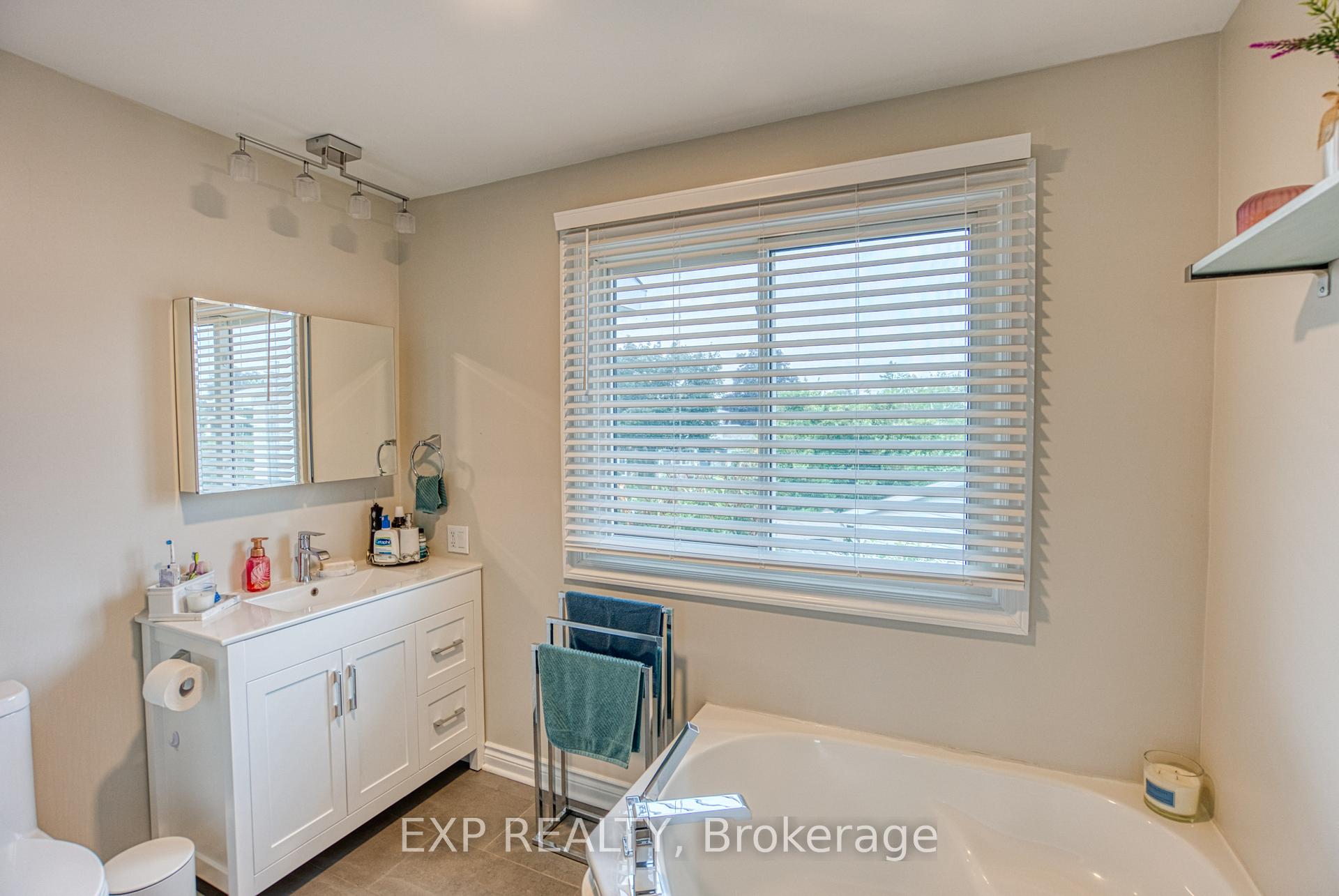 Photo 36 of 33 Elvaston Avenue, Ottawa, Craig Henry/Woodvale — HOMEH