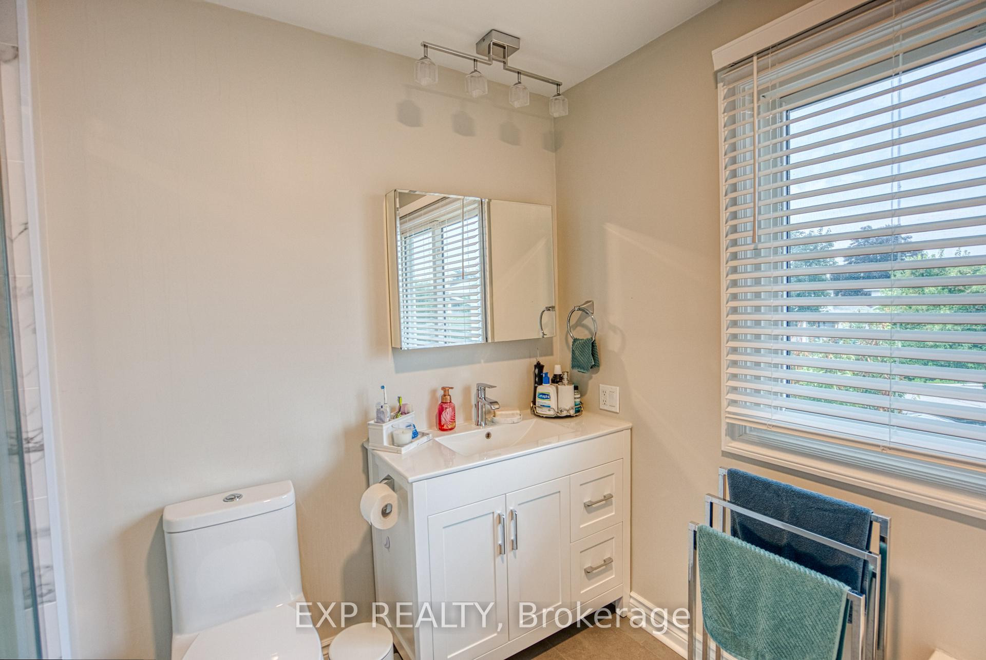 Photo 37 of 33 Elvaston Avenue, Ottawa, Craig Henry/Woodvale — HOMEH