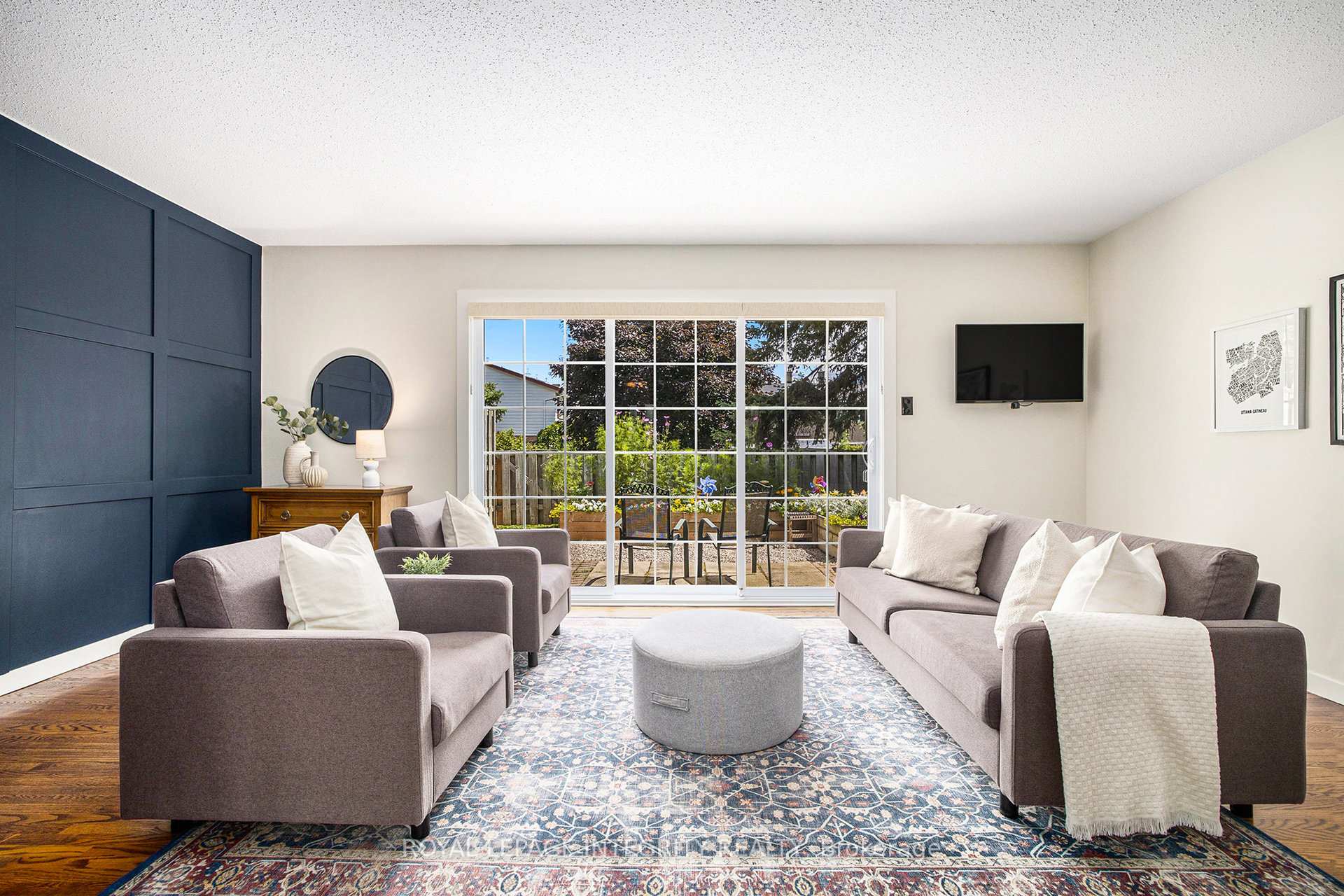Photo 5 of 135 Monterey Drive, Ottawa, Leslie Park — HOMEH