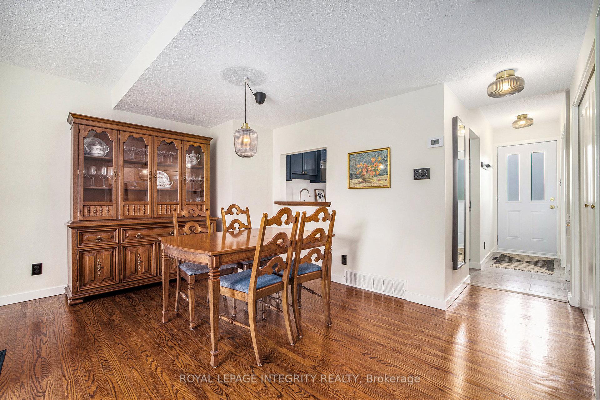 Photo 8 of 135 Monterey Drive, Ottawa, Leslie Park — HOMEH