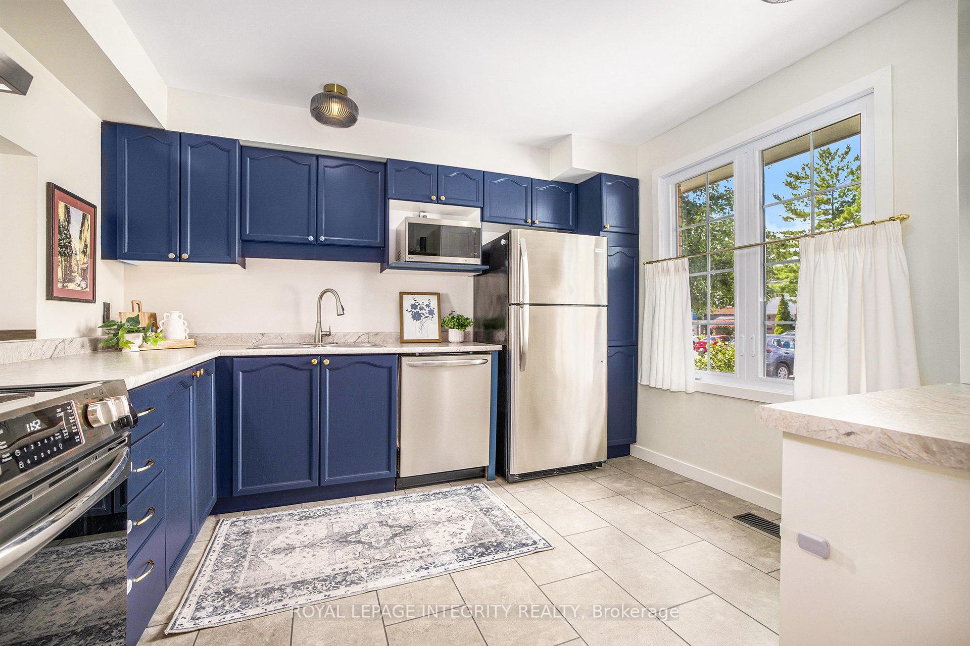 Photo 10 of 135 Monterey Drive, Ottawa, Leslie Park — HOMEH