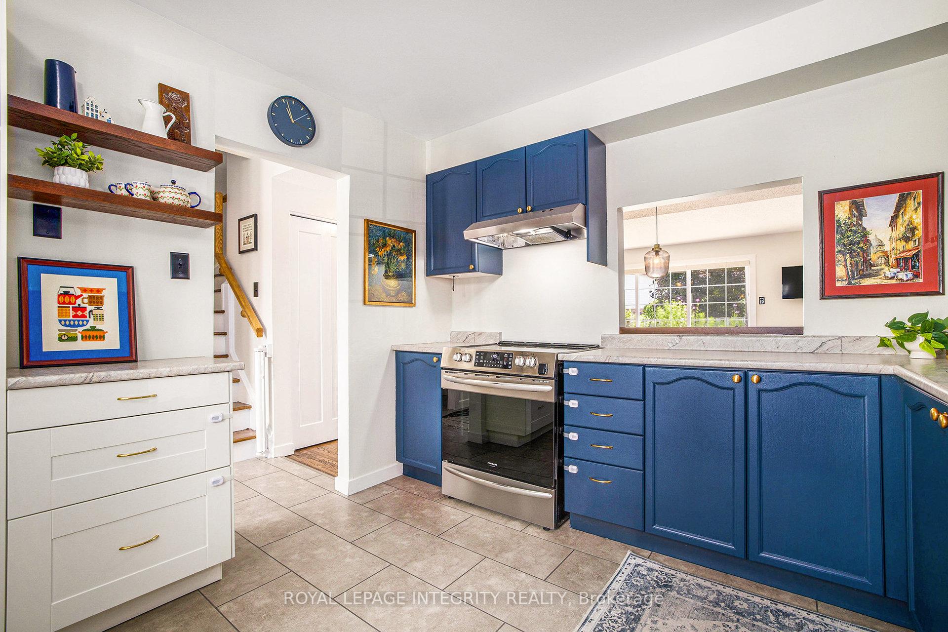 Photo 11 of 135 Monterey Drive, Ottawa, Leslie Park — HOMEH