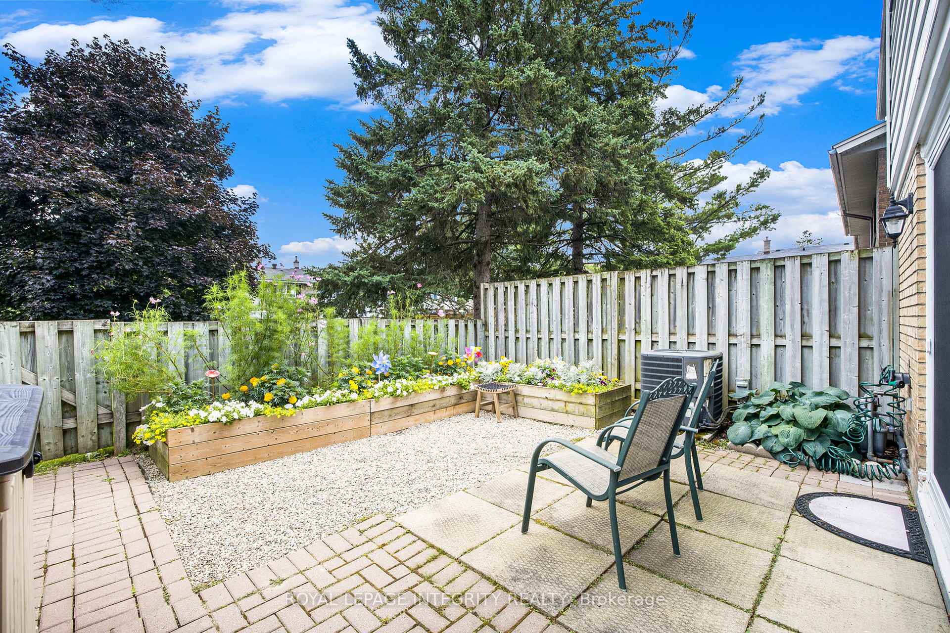 Photo 24 of 135 Monterey Drive, Ottawa, Leslie Park — HOMEH