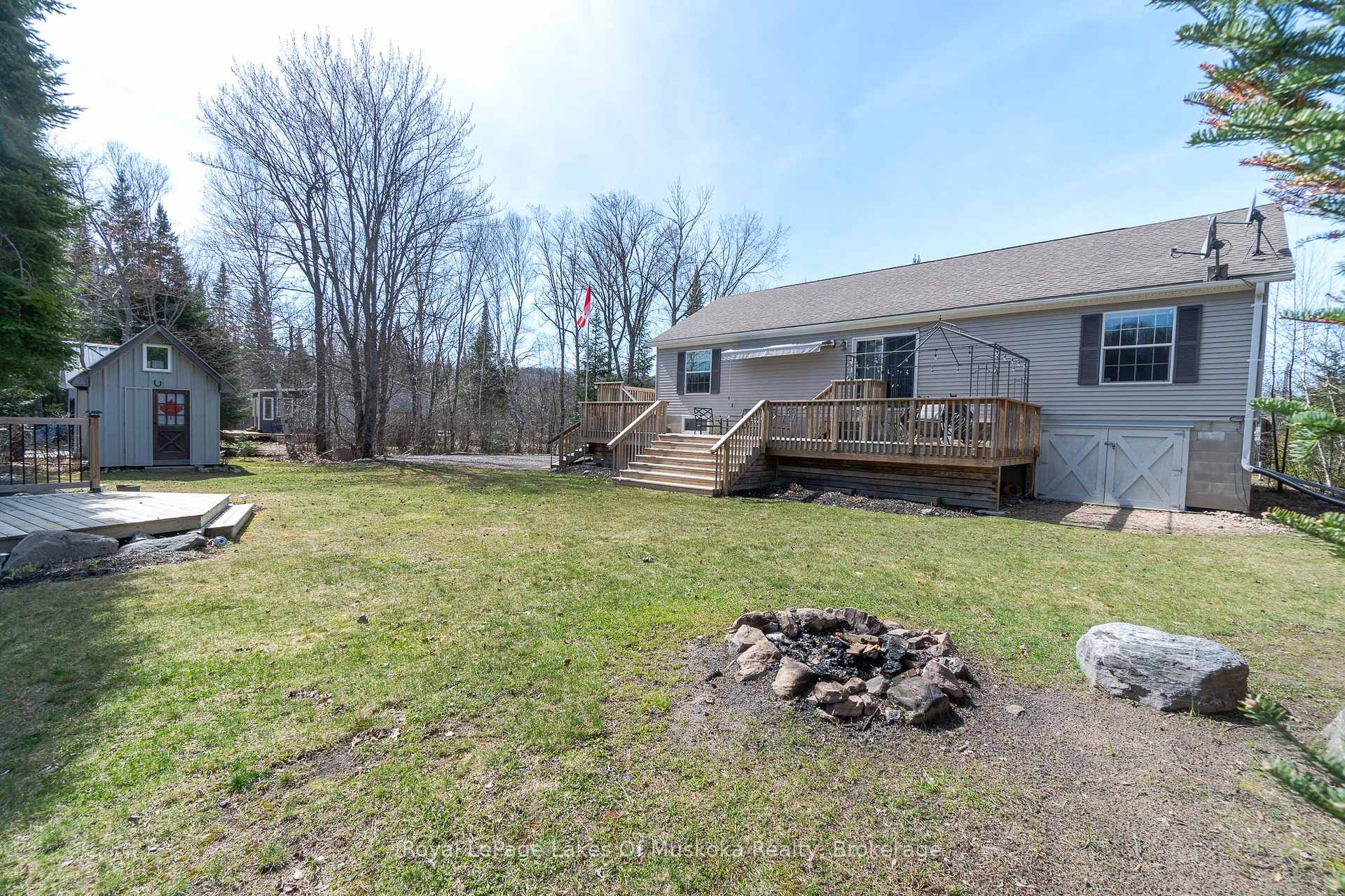 Front of 537 Spring Hill Road