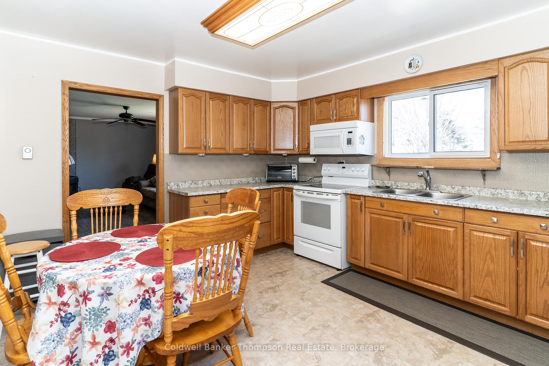 Photo 8 of 45 Lake Street, South Algonquin — HOMEH