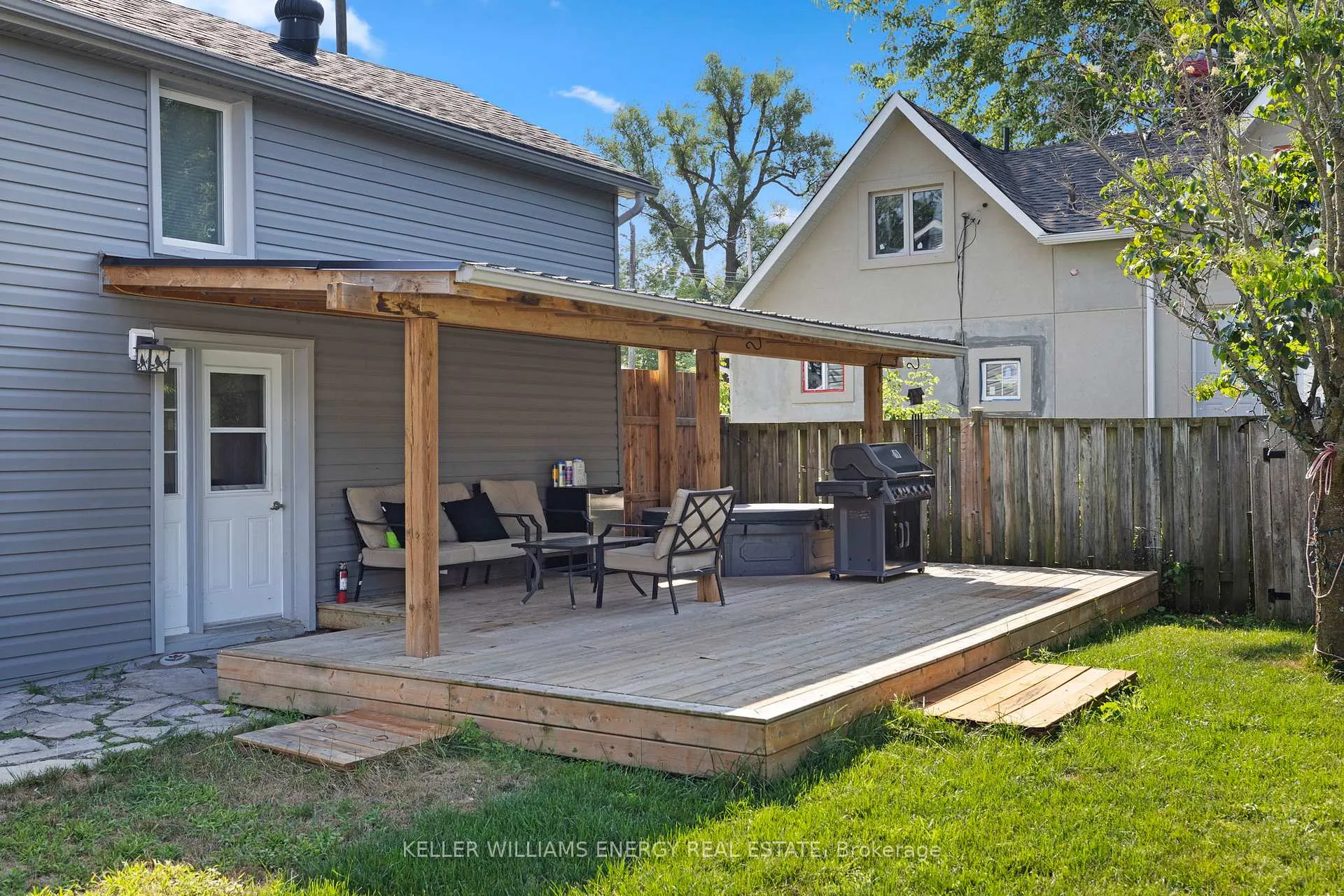 Photo 31 of 30 Pier Street, Scugog, Rural Scugog — HOMEH