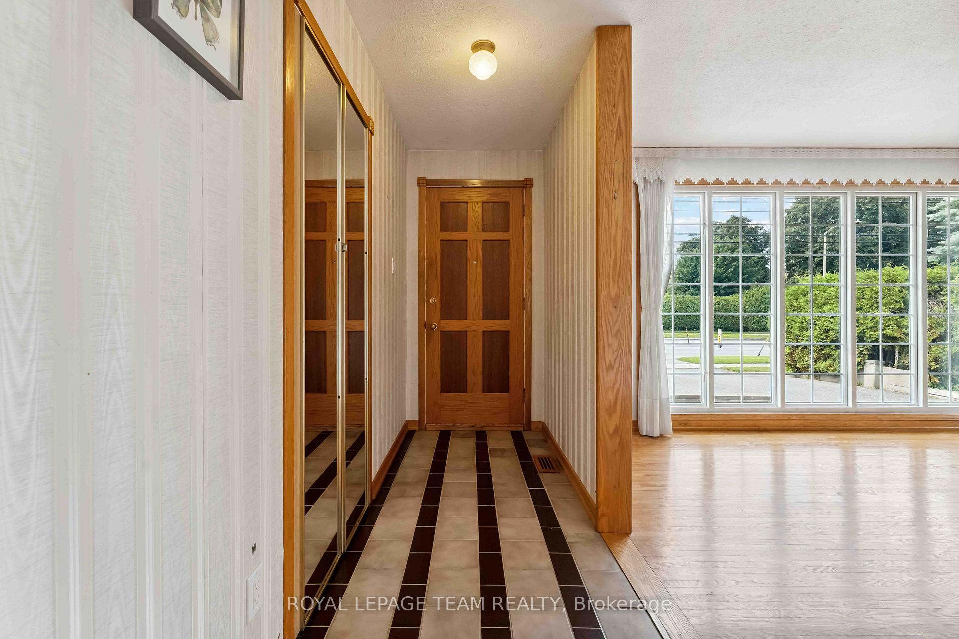Photo 4 of 76 Knoxdale Road, Ottawa, Manordale — HOMEH
