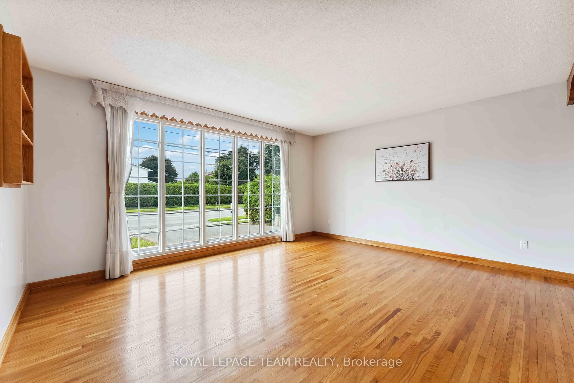 Photo 5 of 76 Knoxdale Road, Ottawa, Manordale — HOMEH