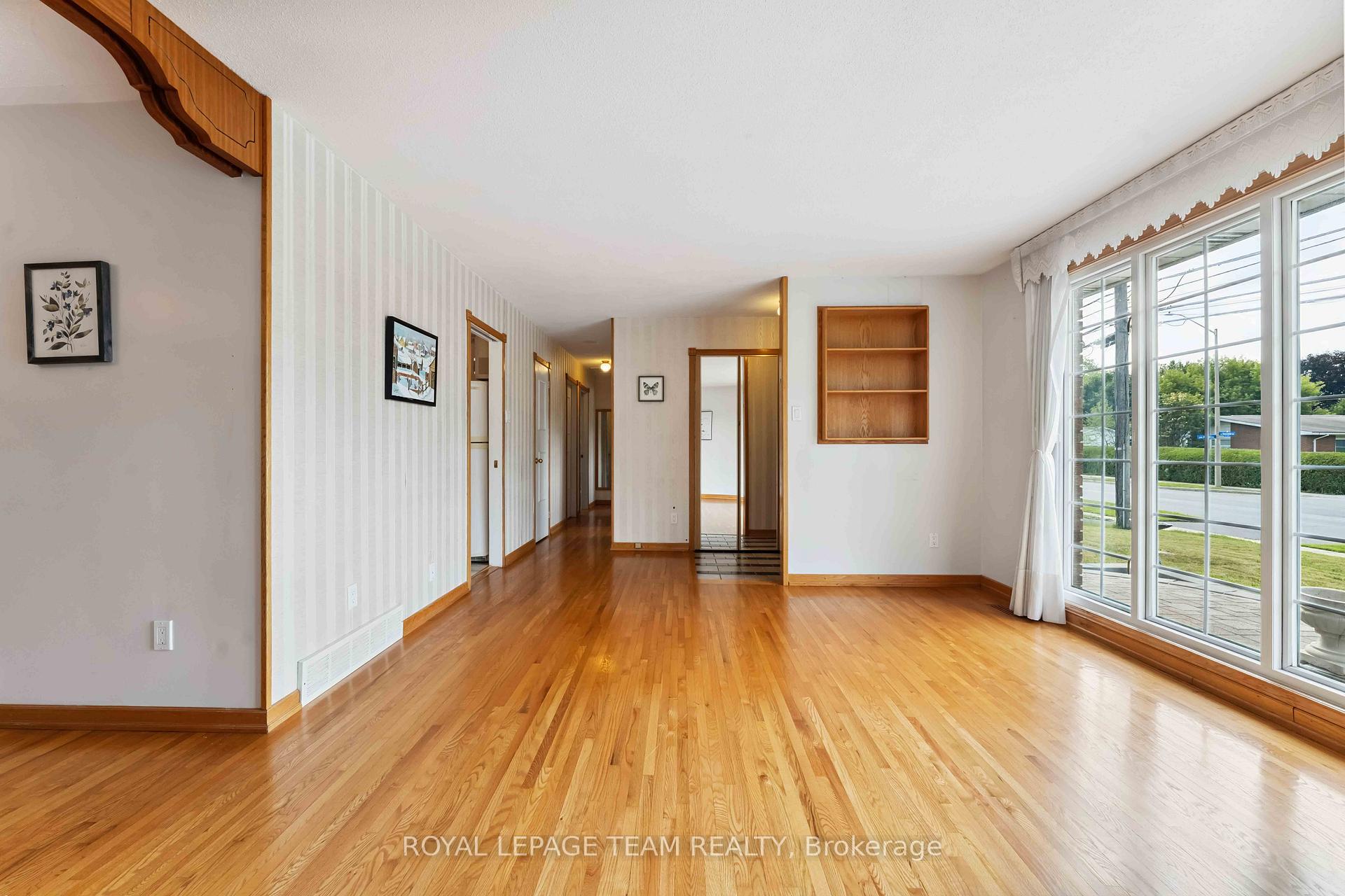 Photo 7 of 76 Knoxdale Road, Ottawa, Manordale — HOMEH