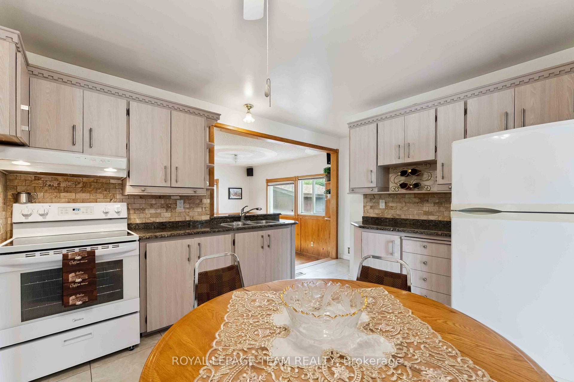 Photo 11 of 76 Knoxdale Road, Ottawa, Manordale — HOMEH