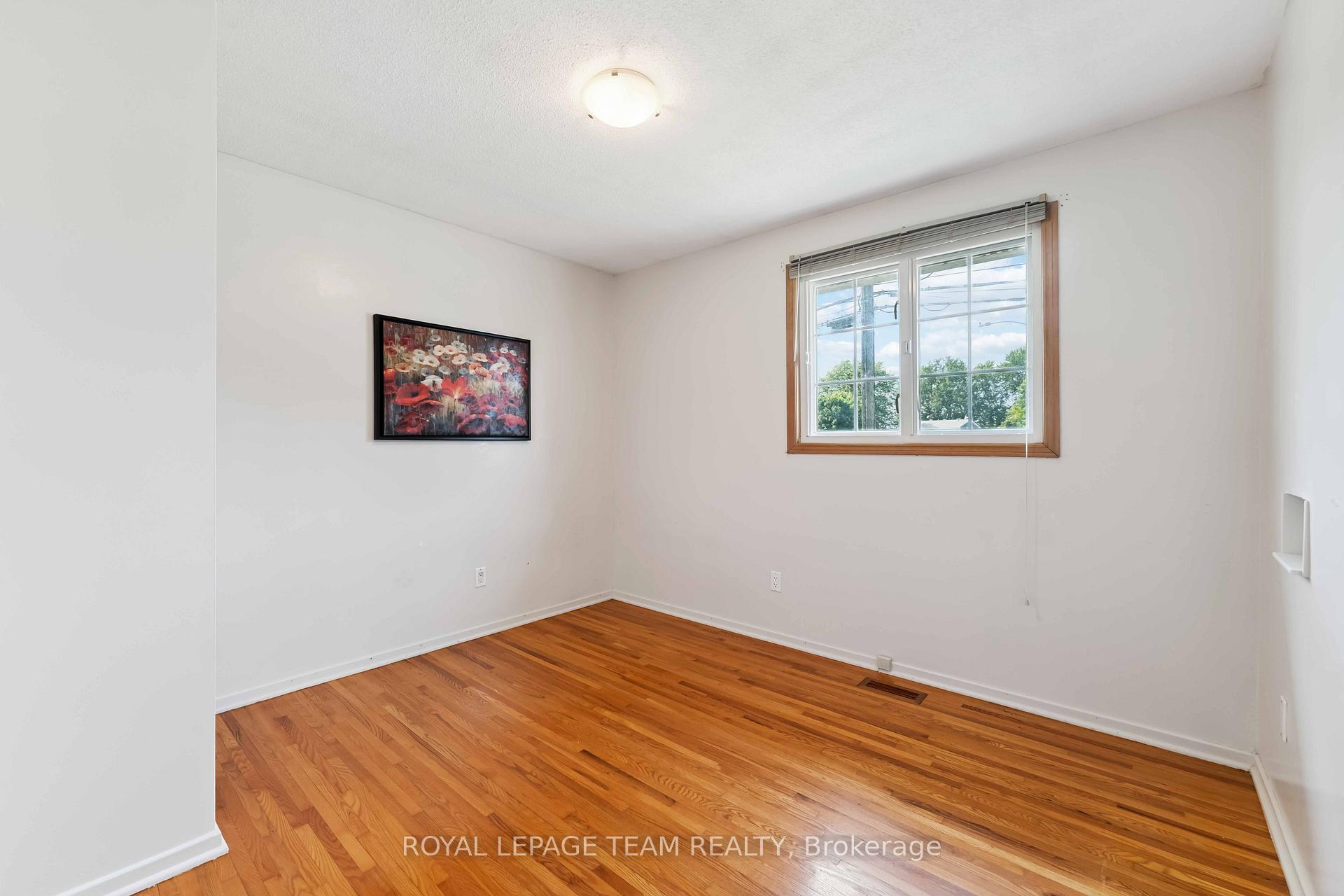 Photo 22 of 76 Knoxdale Road, Ottawa, Manordale — HOMEH