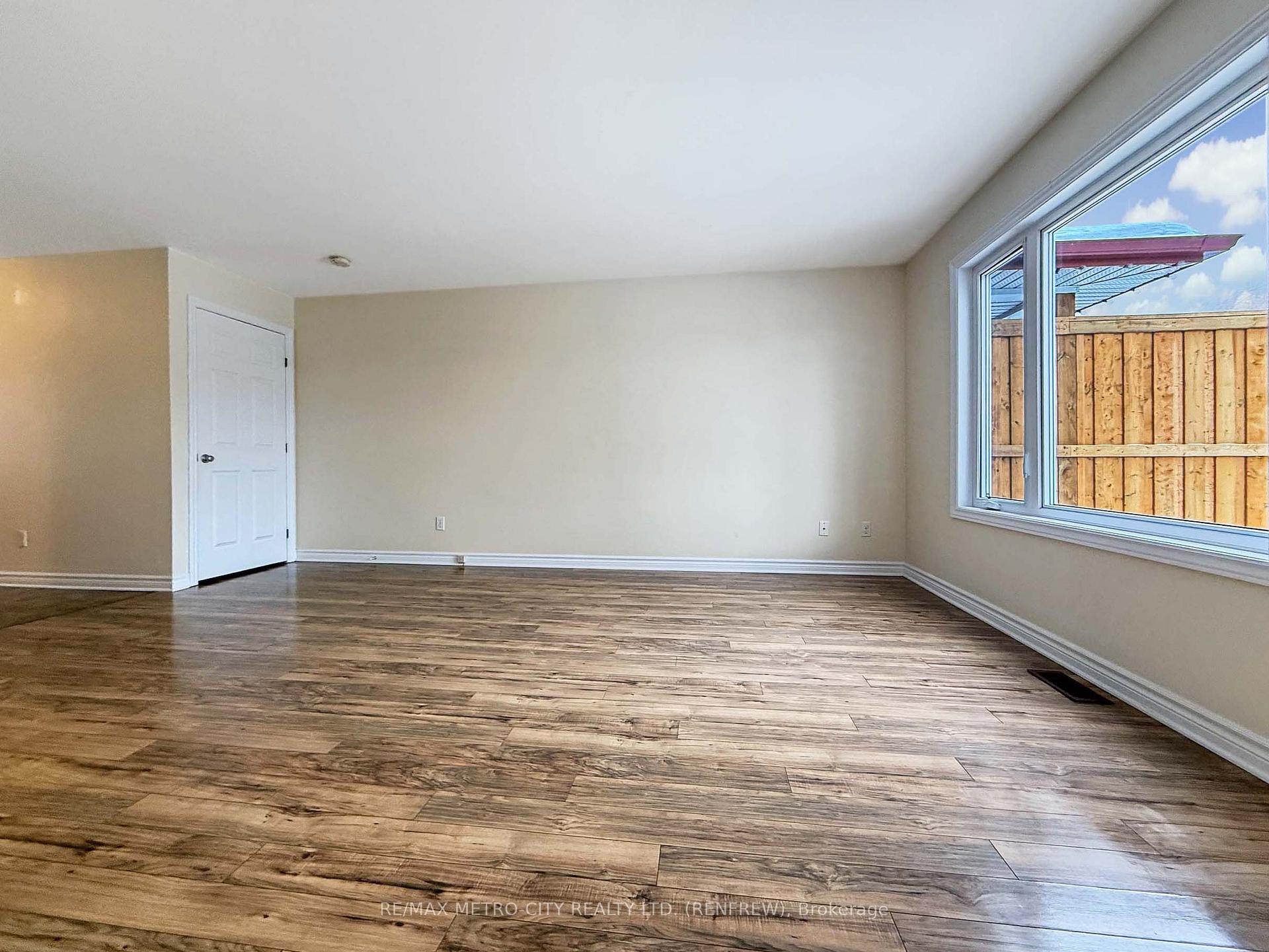 Photo 5 of 141 Elk Street, Renfrew — HOMEH