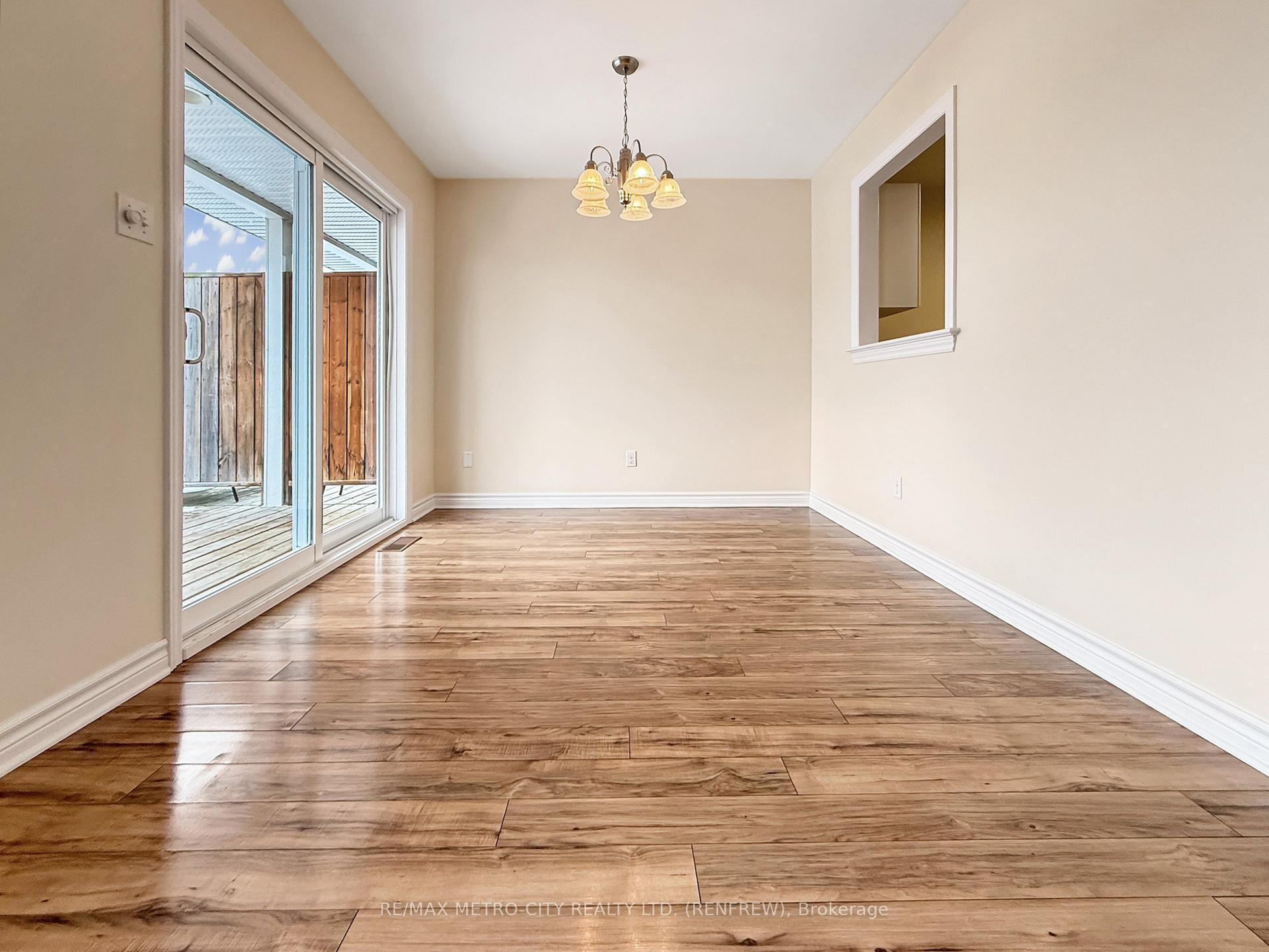Photo 6 of 141 Elk Street, Renfrew — HOMEH