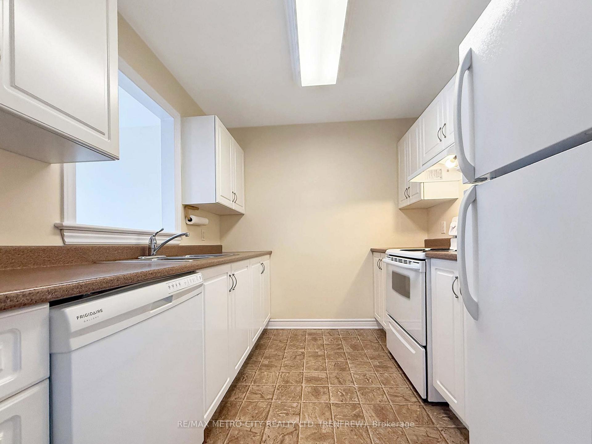 Photo 7 of 141 Elk Street, Renfrew — HOMEH